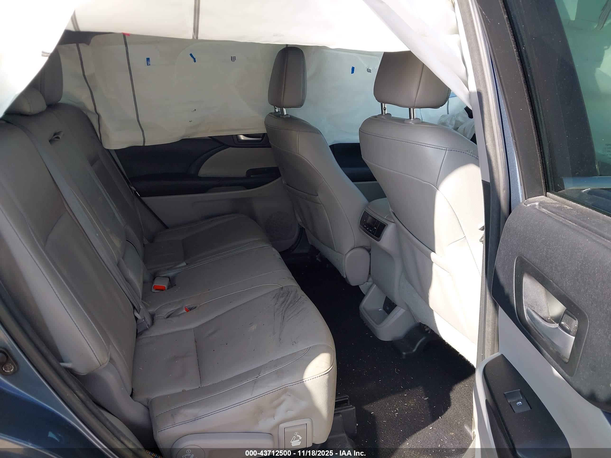 TOYOTA HIGHLANDER image 8