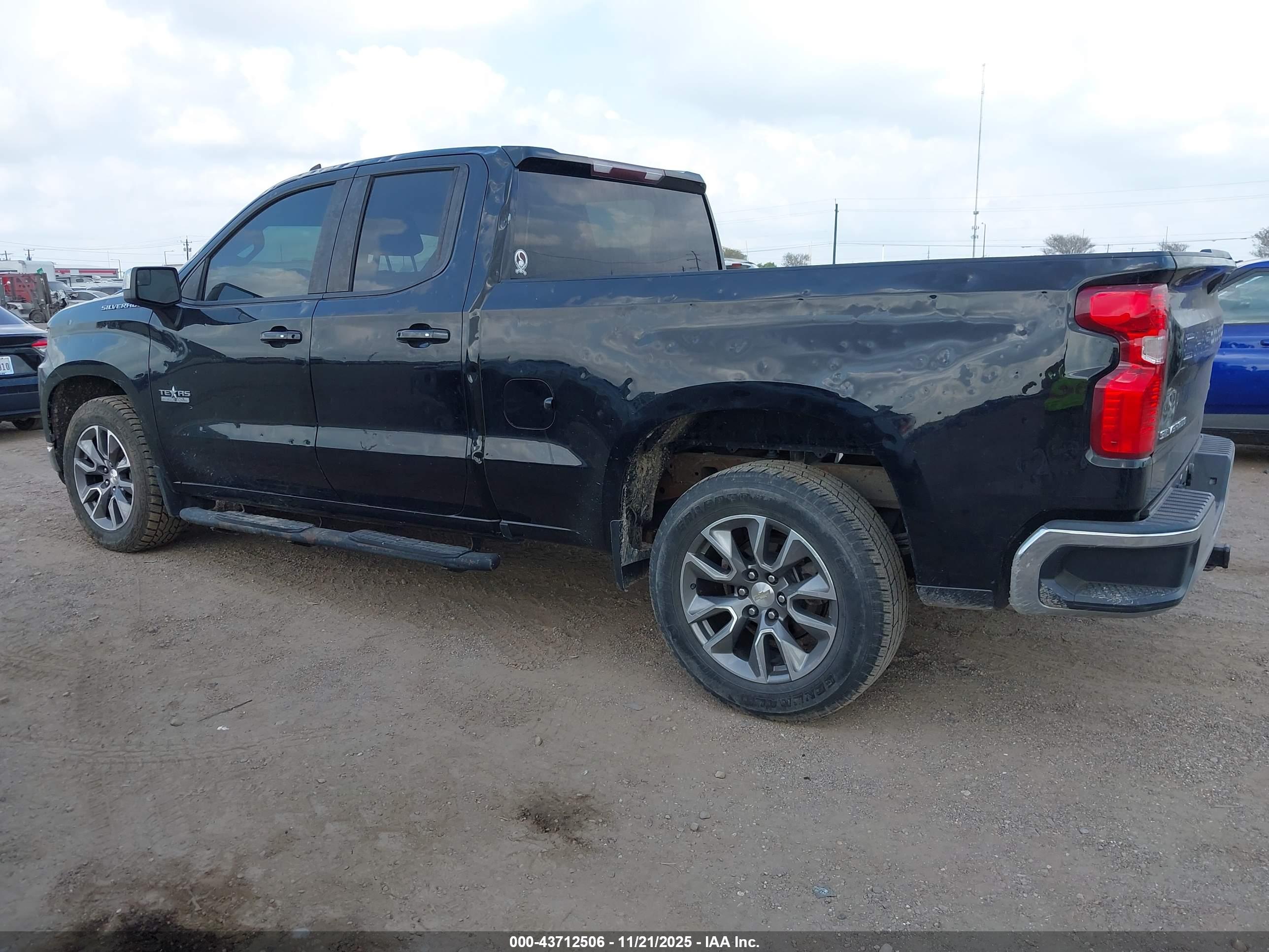 CHEVROLET SILVERADO image 3