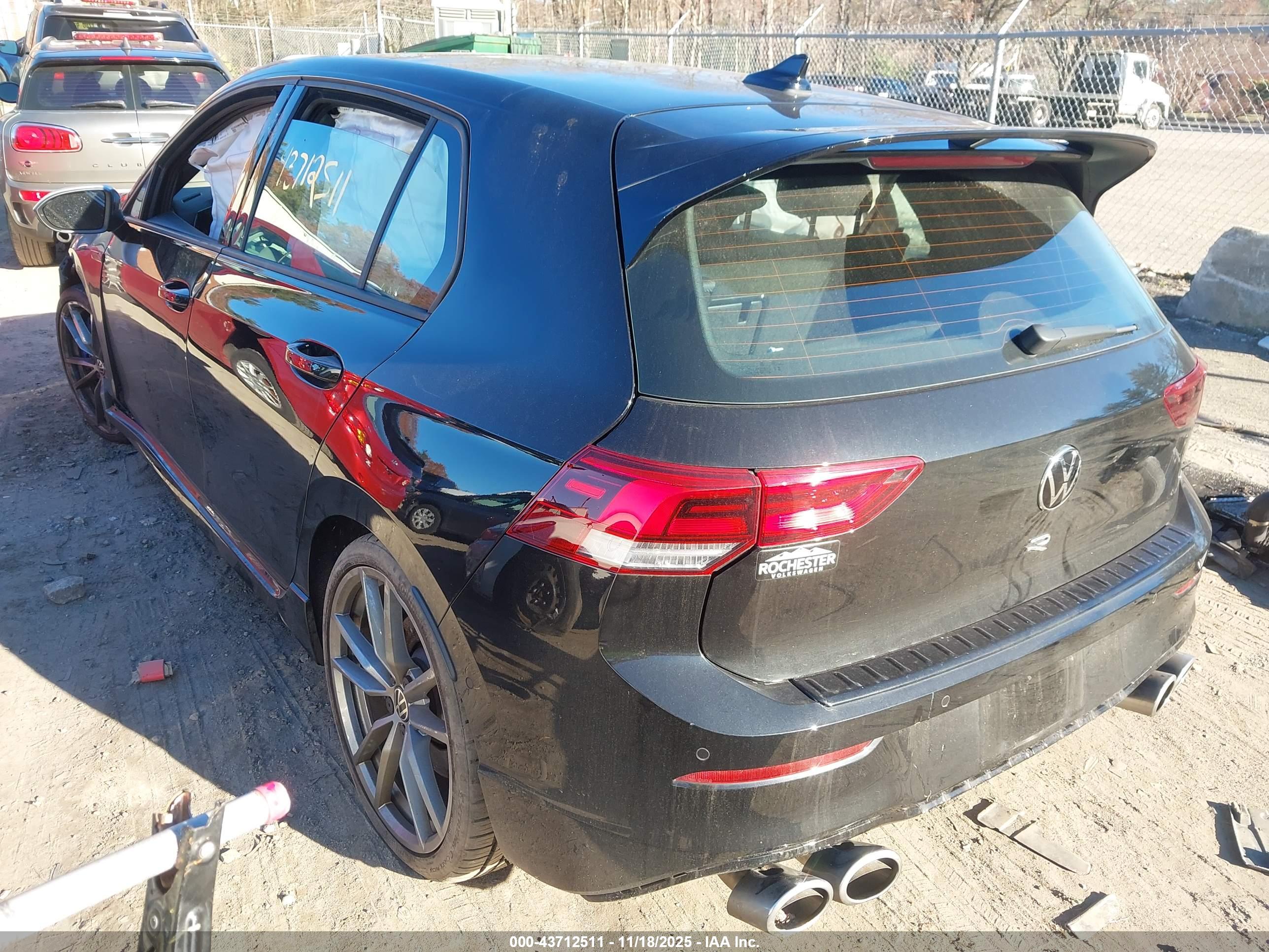VOLKSWAGEN GOLF image 3