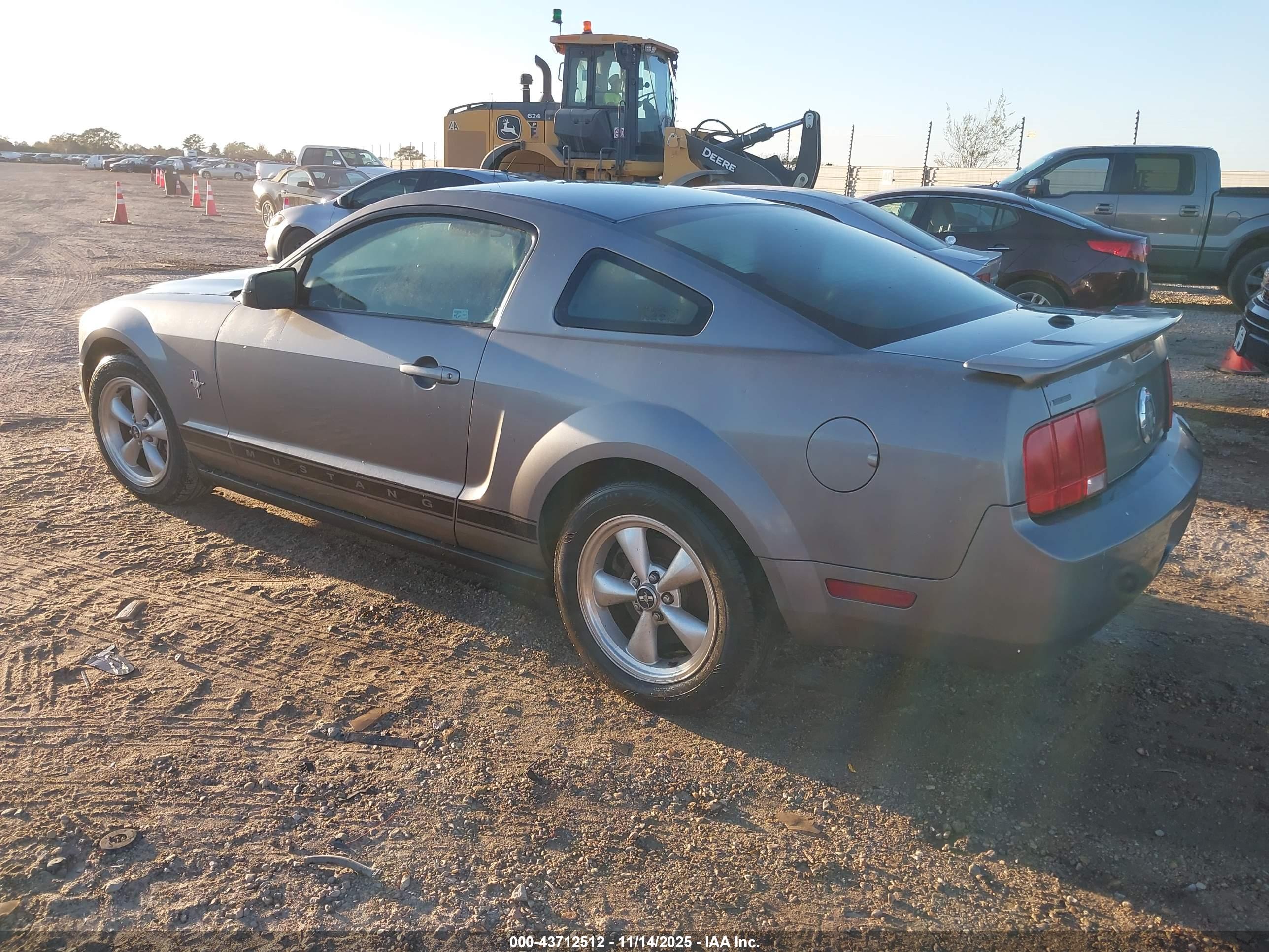 FORD MUSTANG image 3