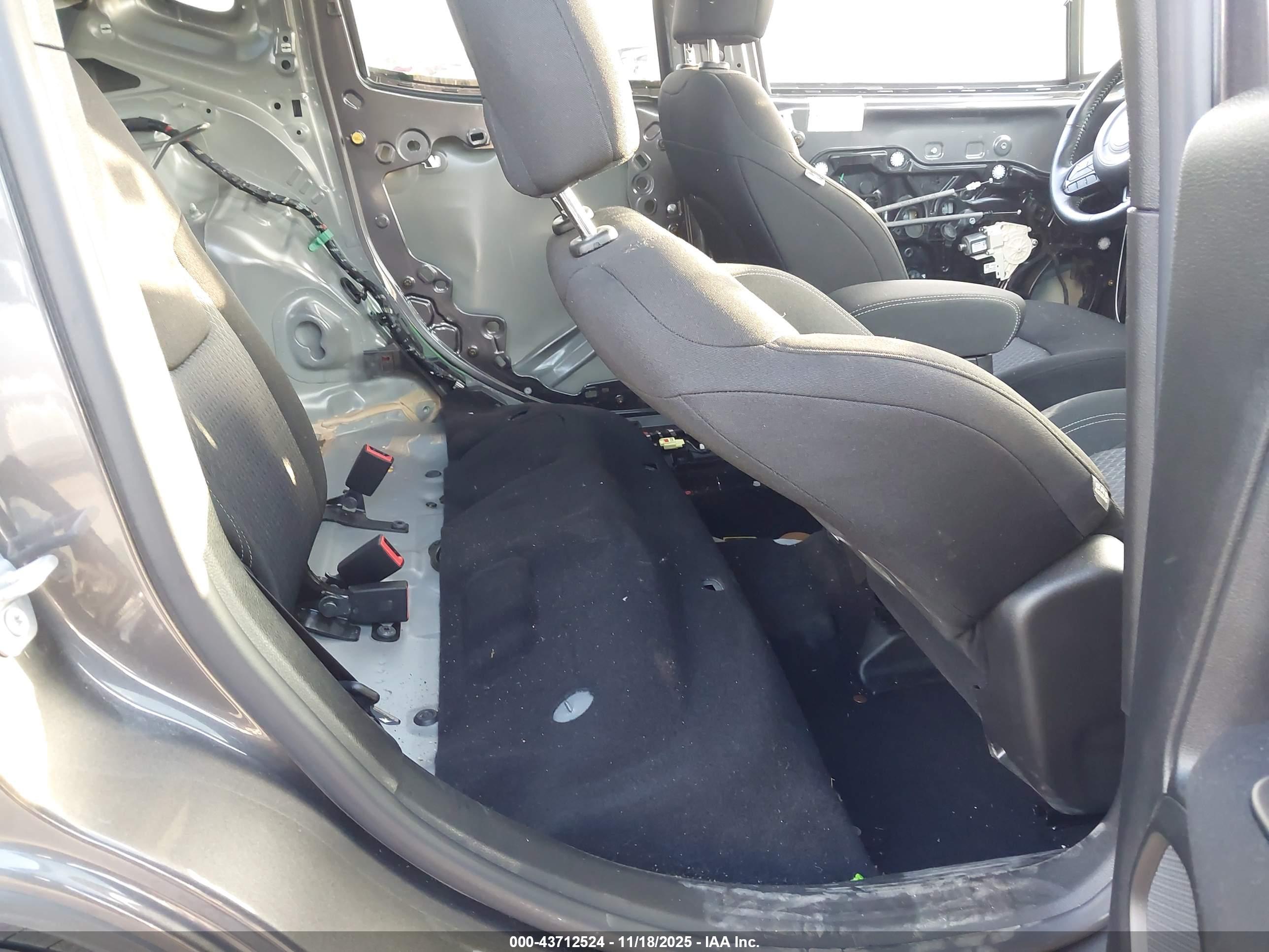 JEEP RENEGADE image 8