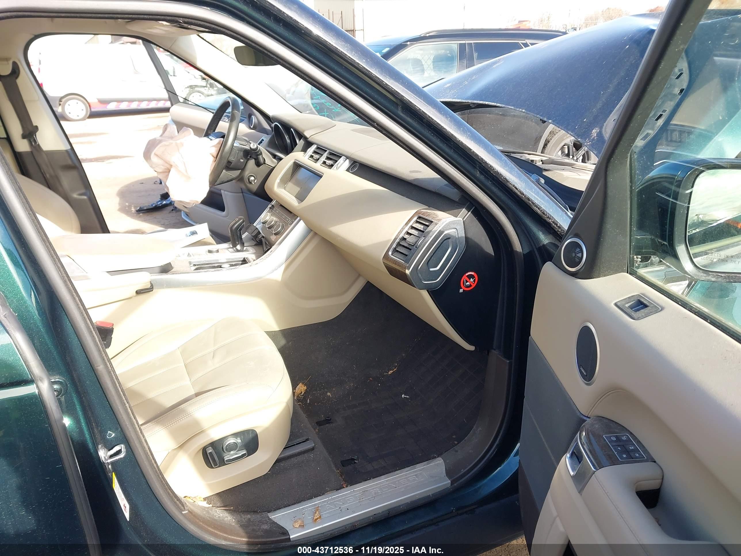 LAND ROVER image 5