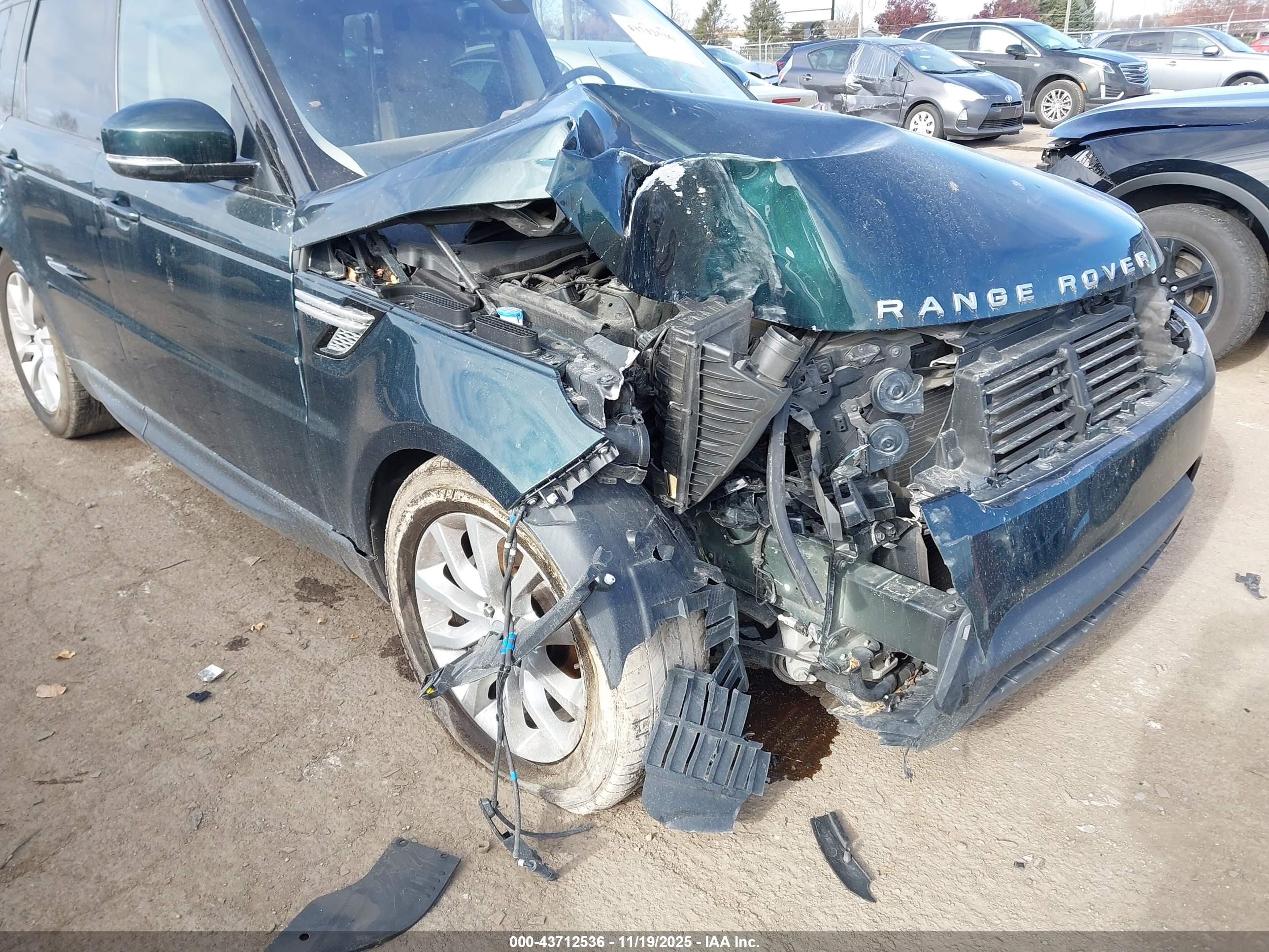 LAND ROVER image 6