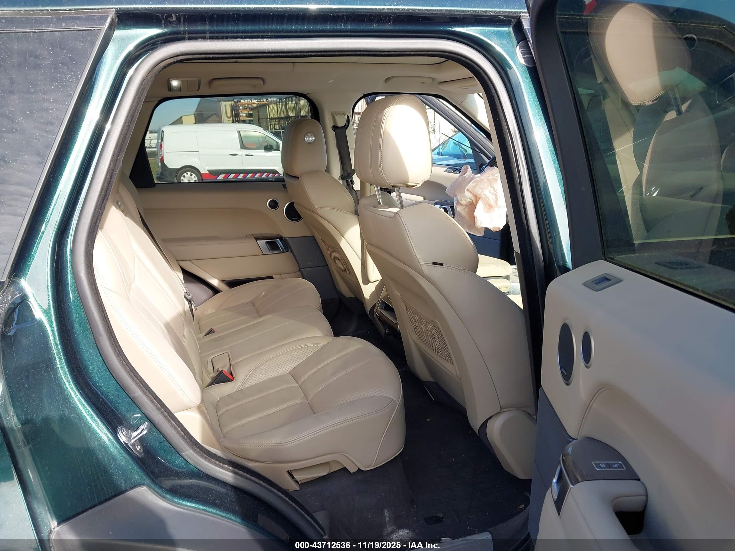 LAND ROVER image 8