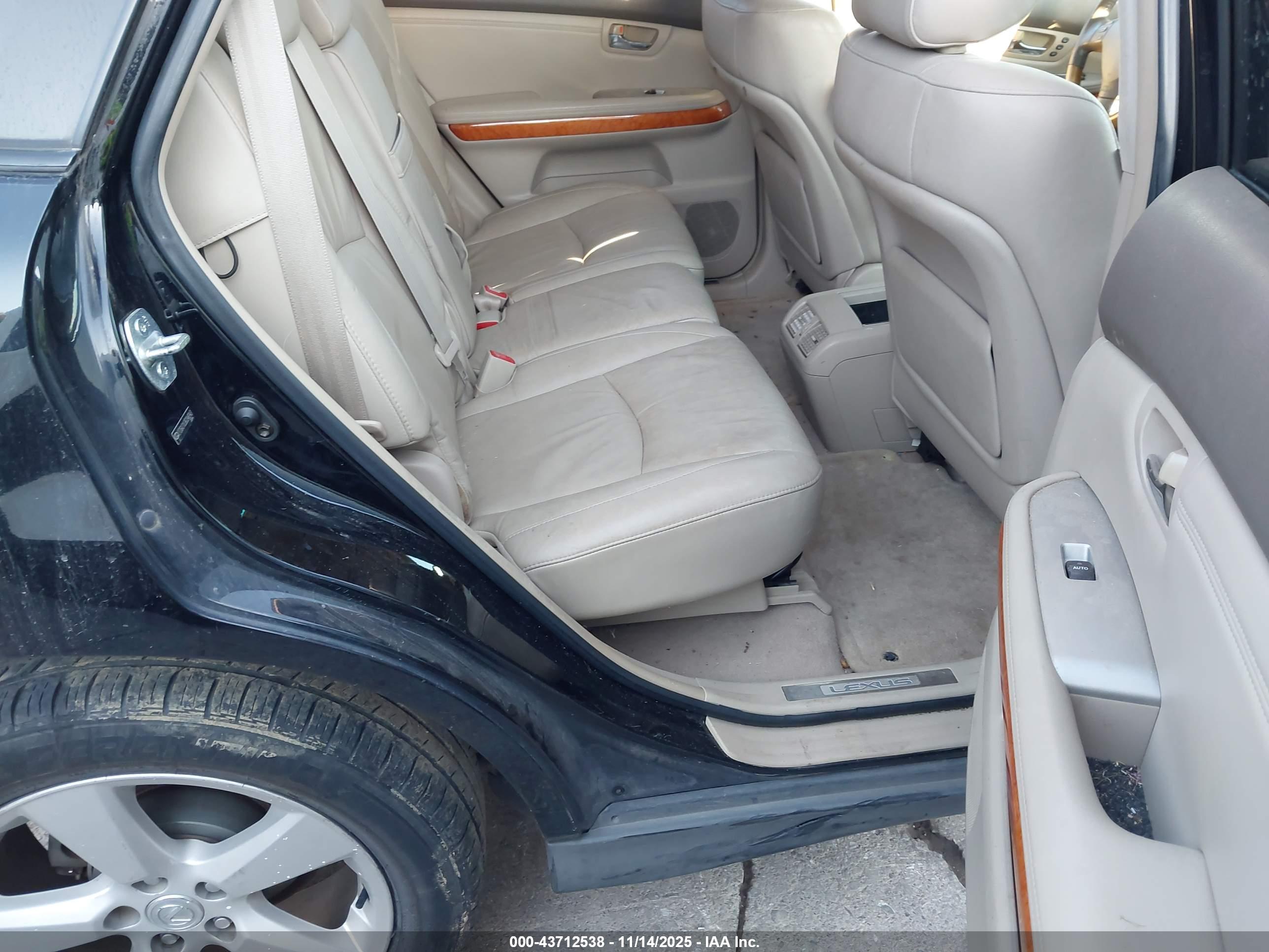 LEXUS RX image 8