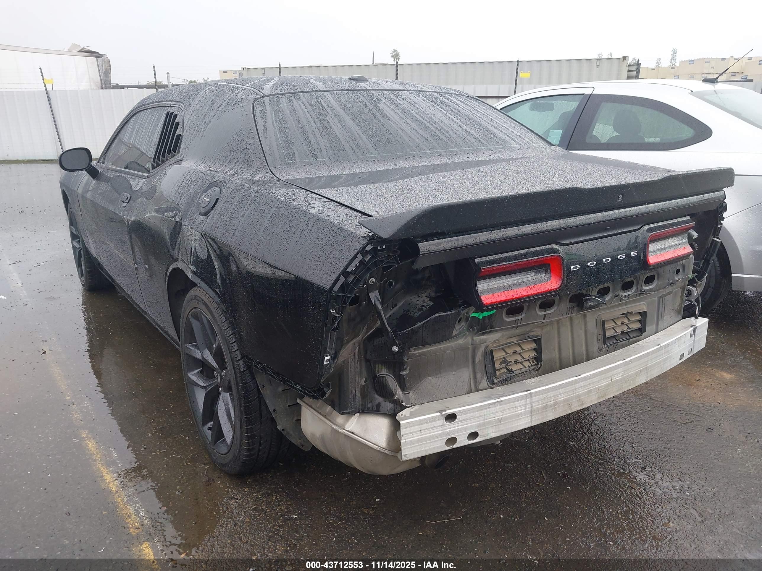 DODGE CHALLENGER image 3
