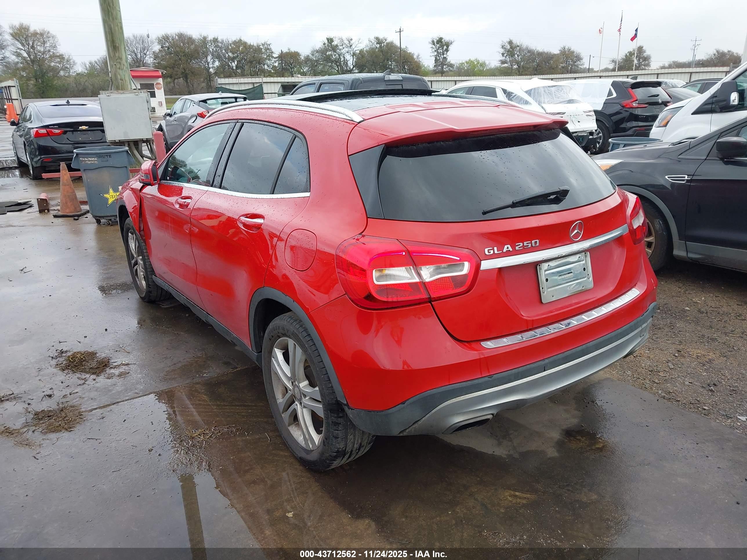 MERCEDES-BENZ GLA image 3