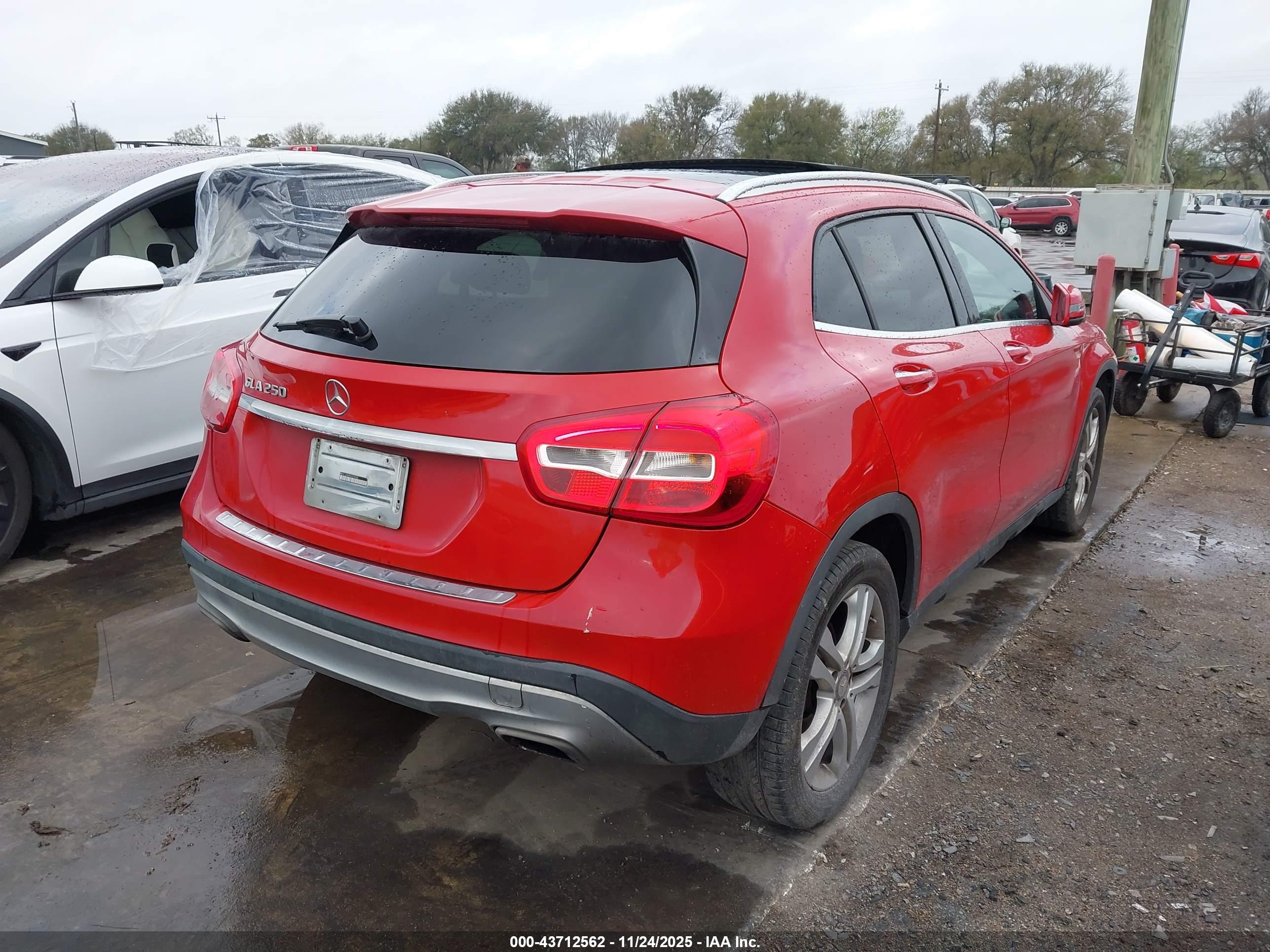 MERCEDES-BENZ GLA image 4