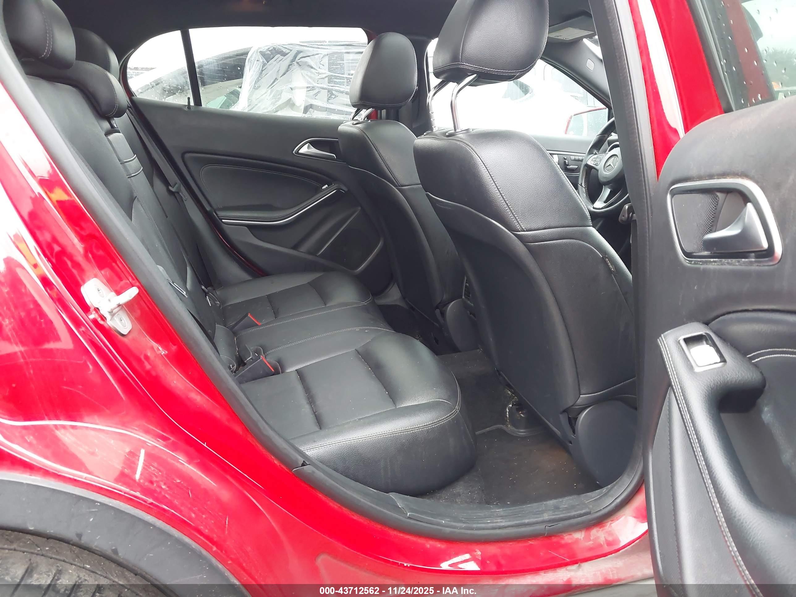 MERCEDES-BENZ GLA image 8