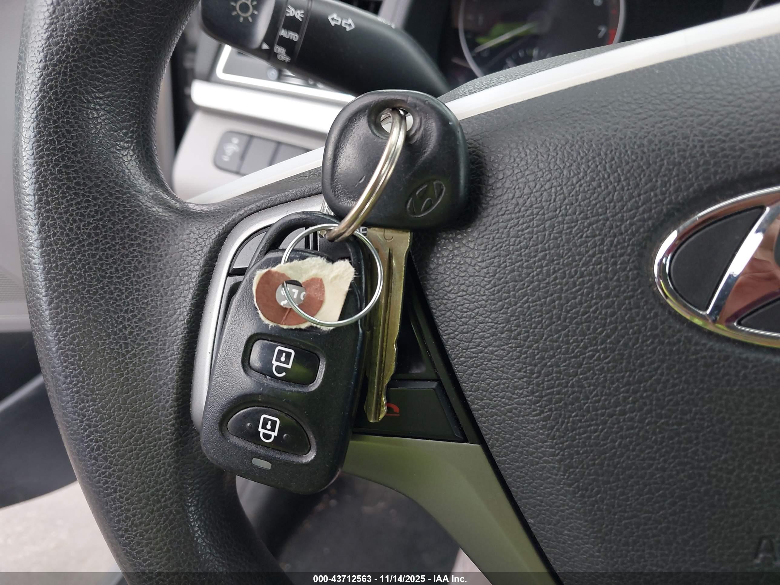 HYUNDAI ELANTRA image 11