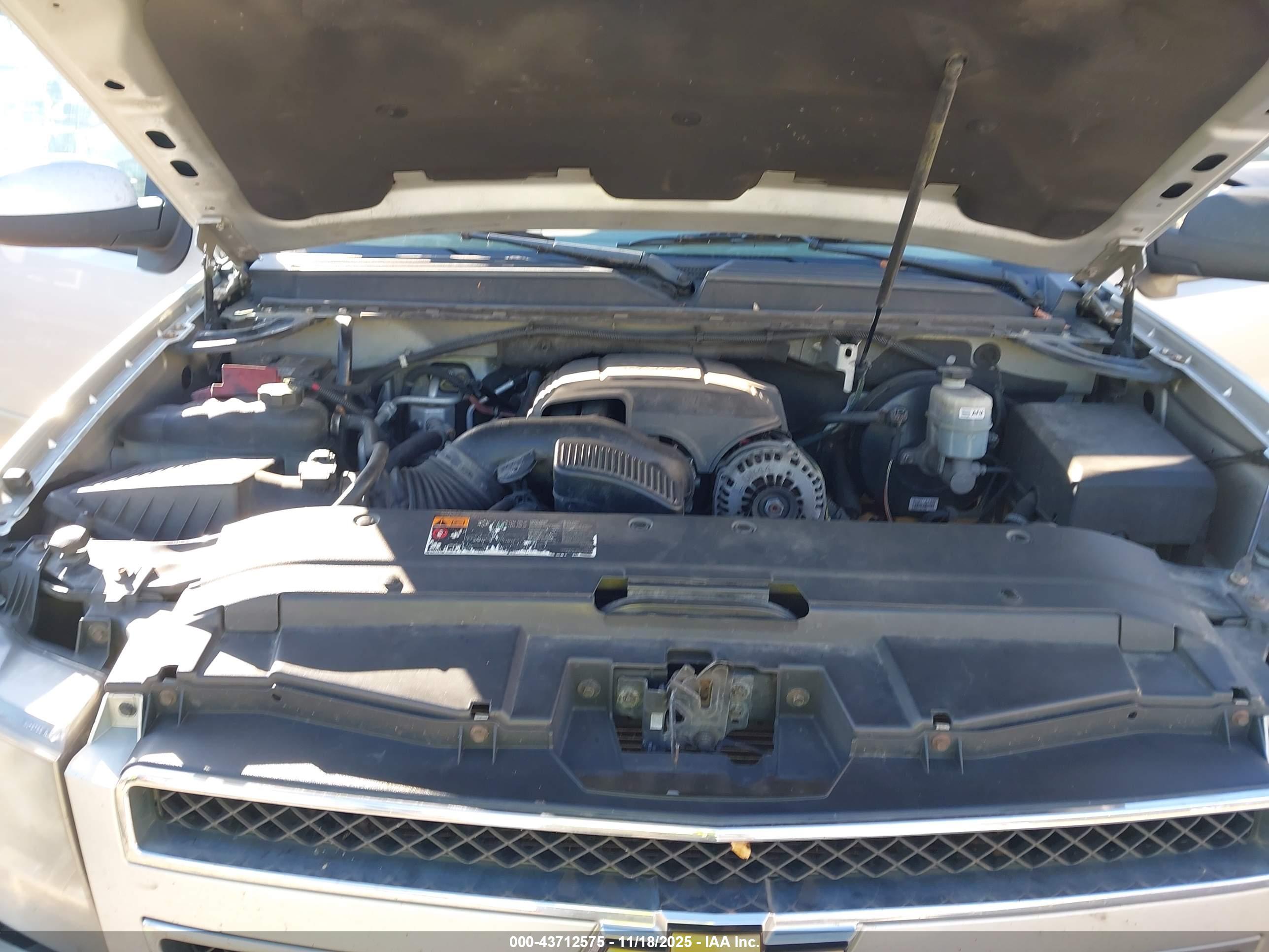 CHEVROLET TAHOE image 10