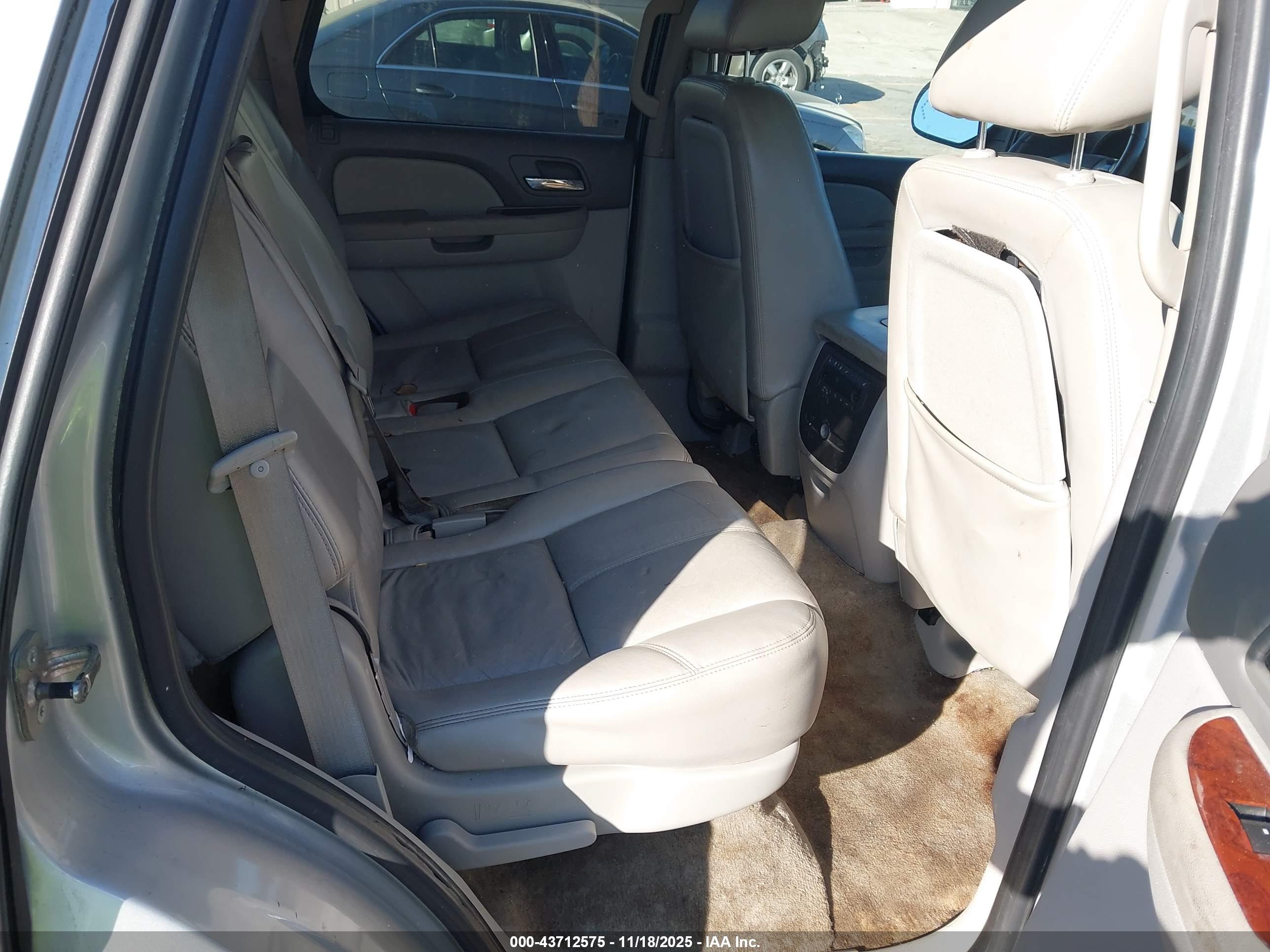 CHEVROLET TAHOE image 8