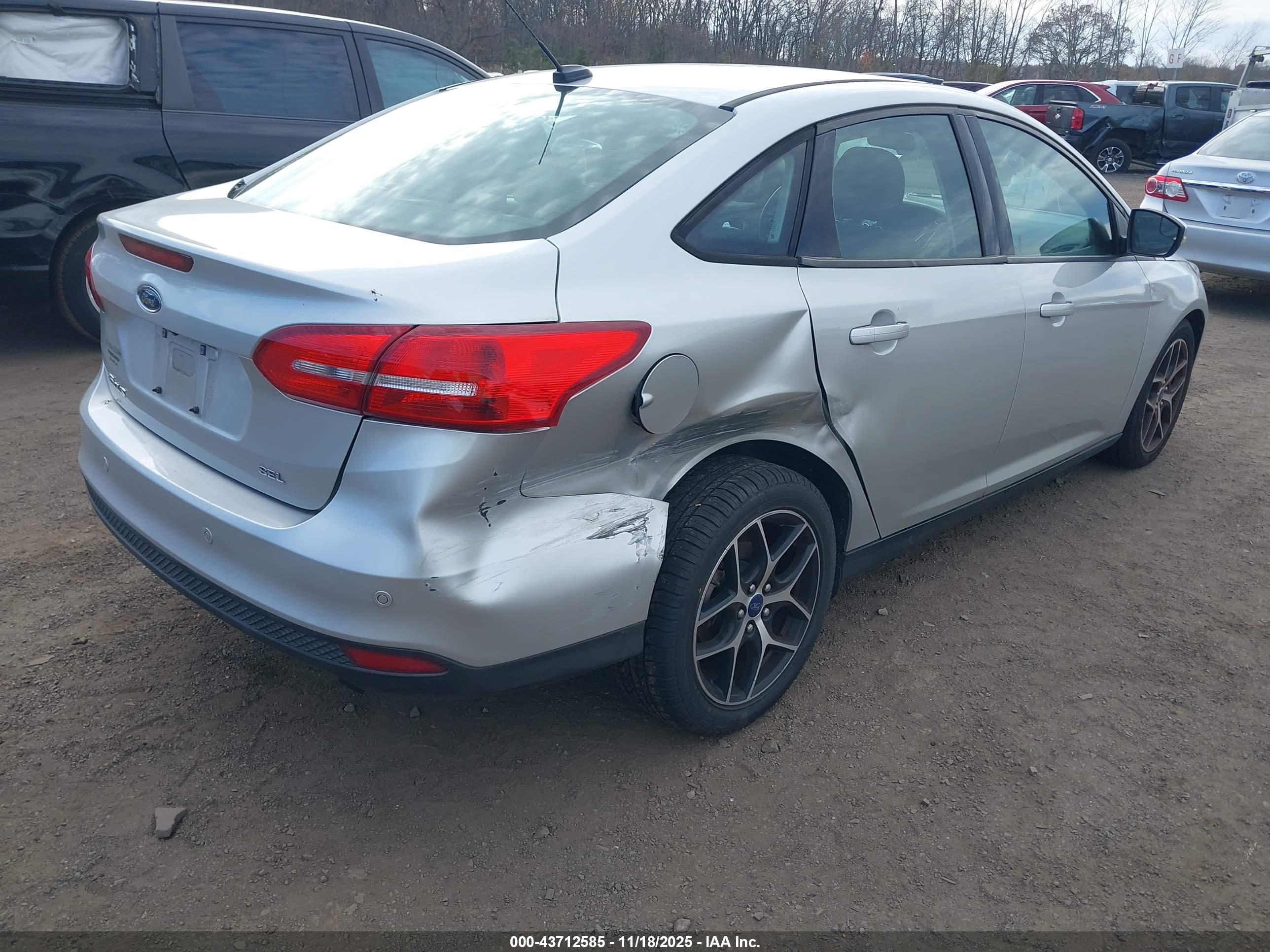 FORD FOCUS image 4