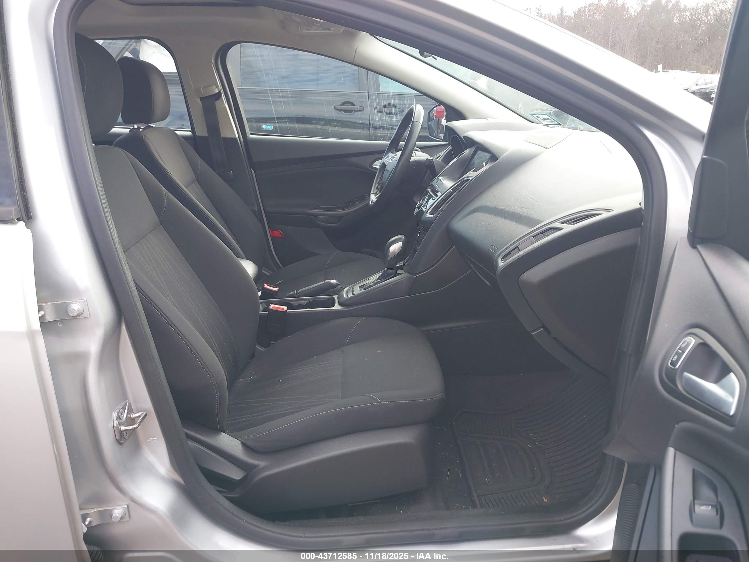 FORD FOCUS image 5