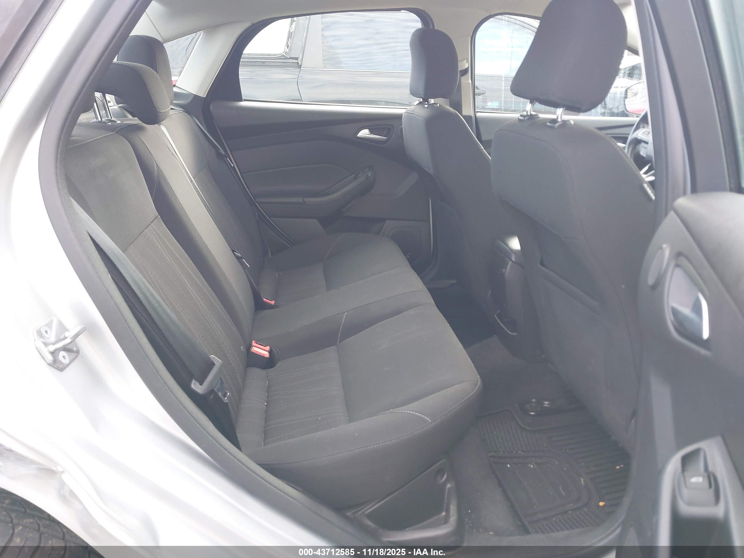FORD FOCUS image 8