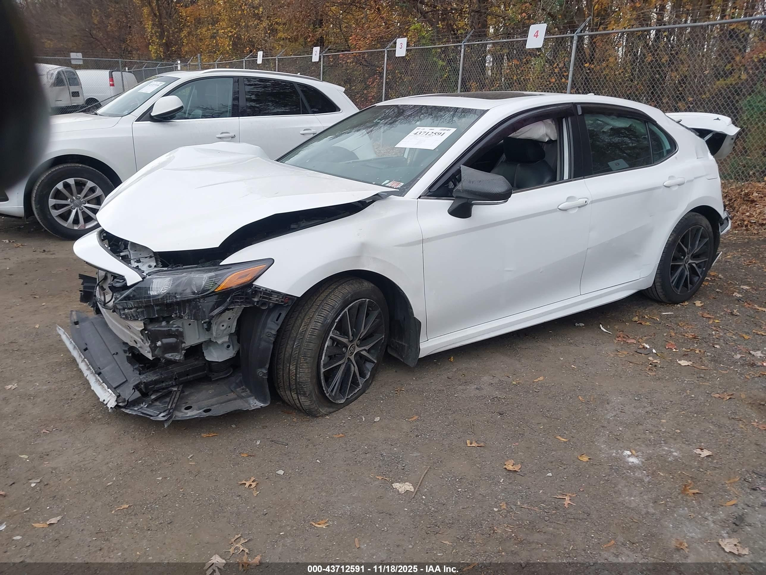 TOYOTA CAMRY image 2