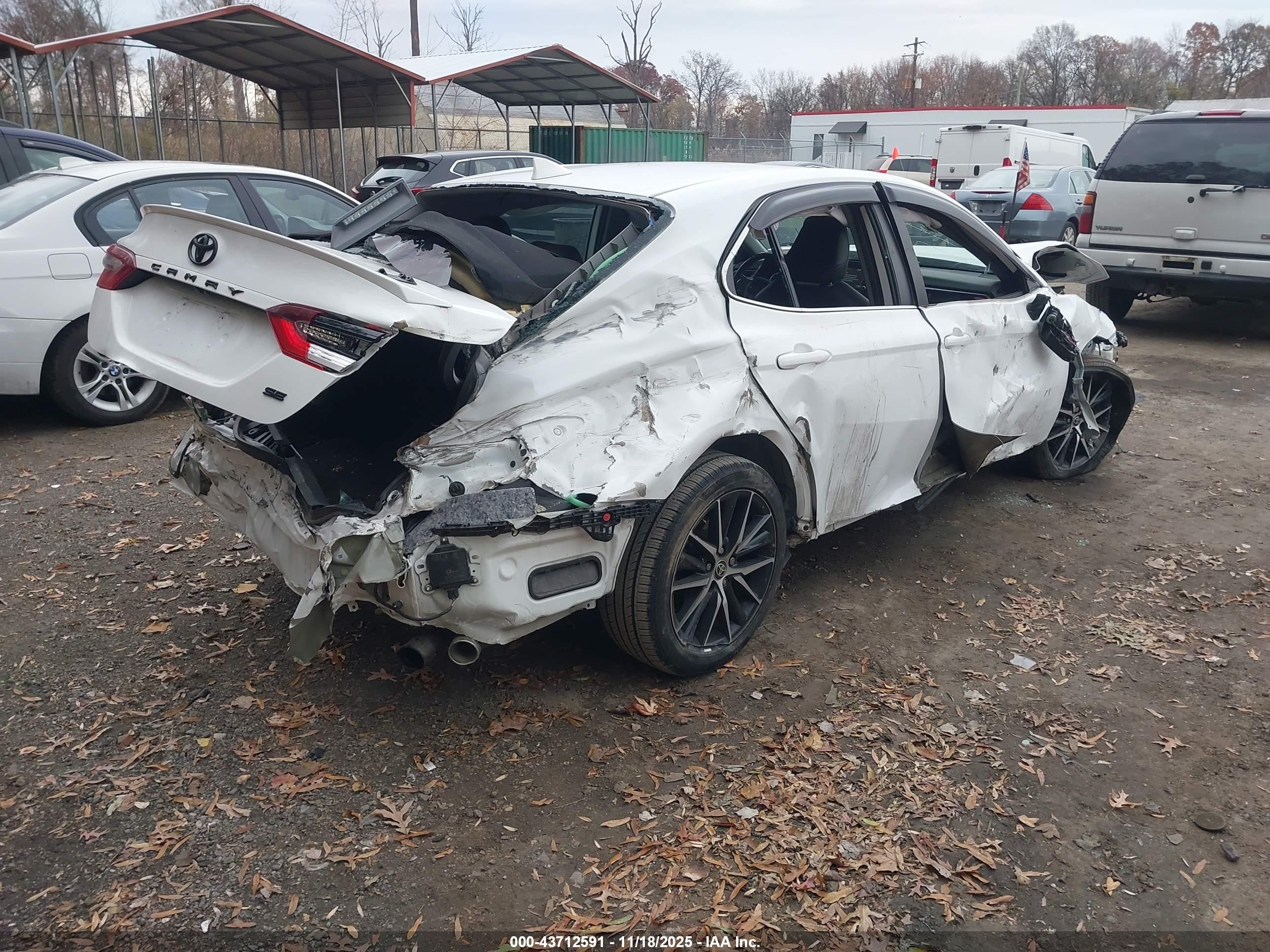 TOYOTA CAMRY image 4