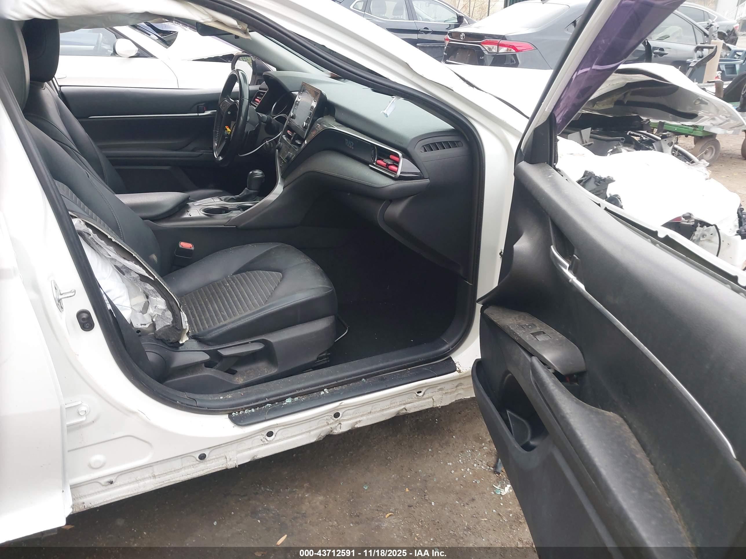 TOYOTA CAMRY image 5