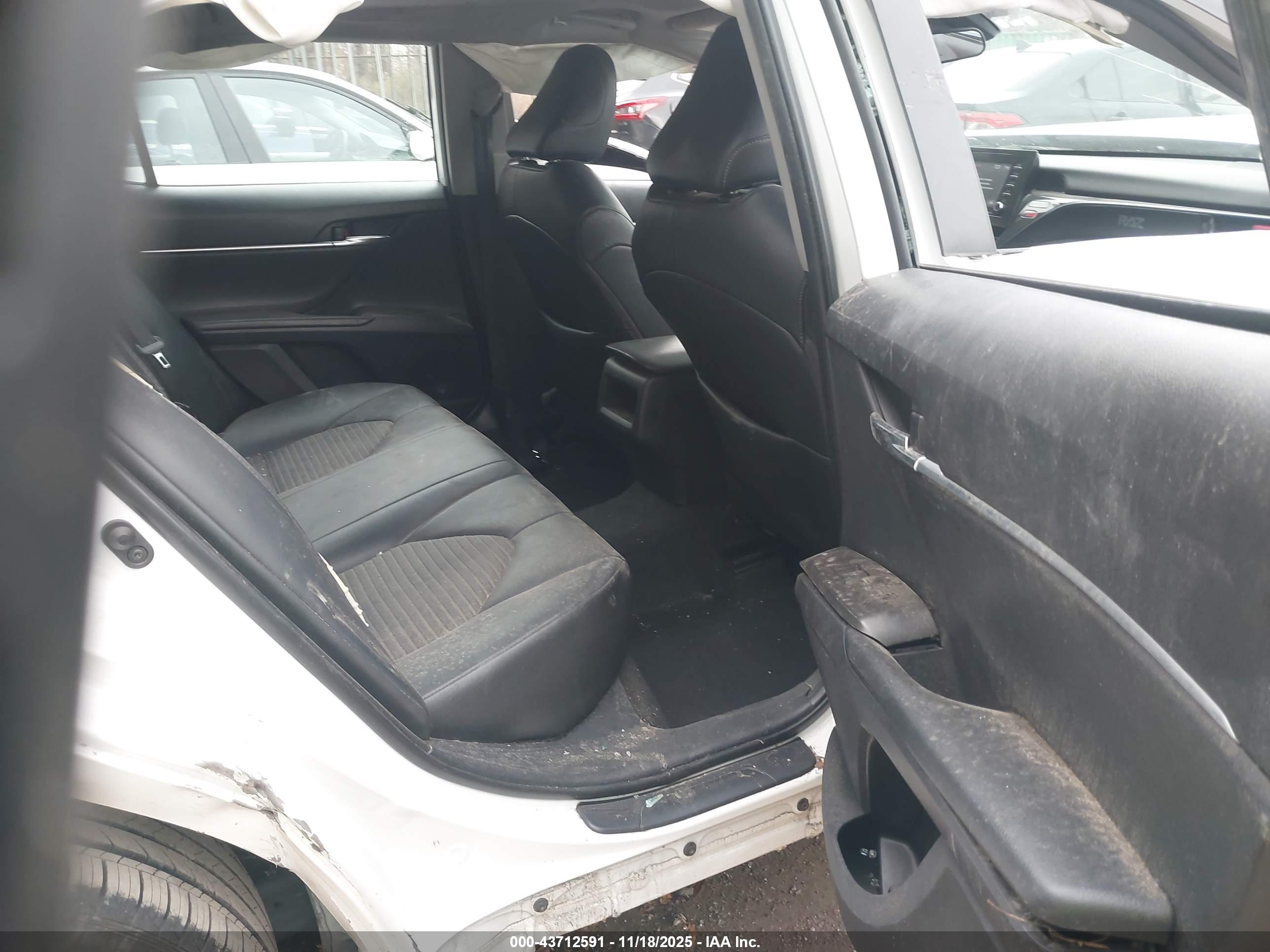 TOYOTA CAMRY image 8