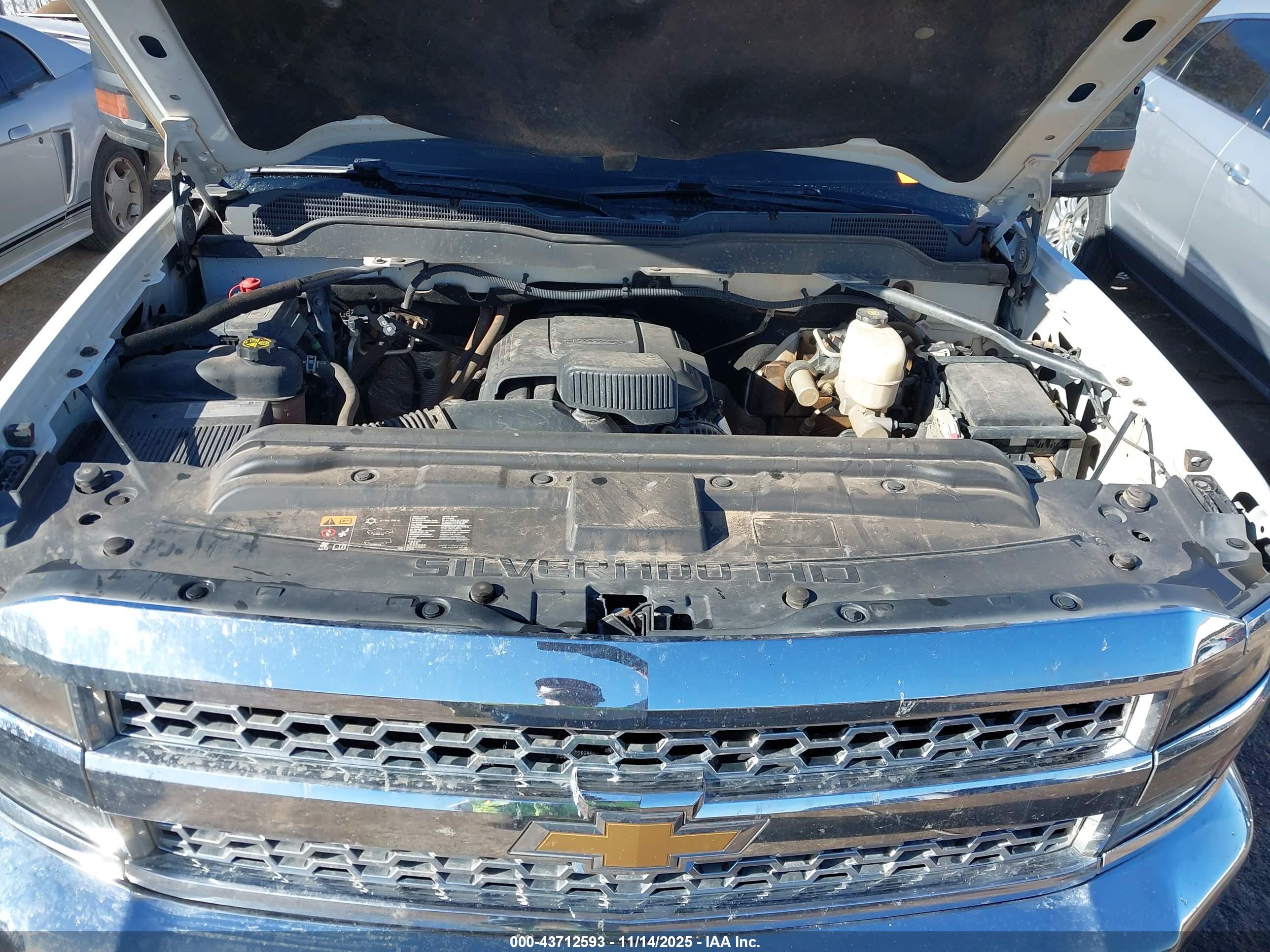 CHEVROLET SILVERADO image 10