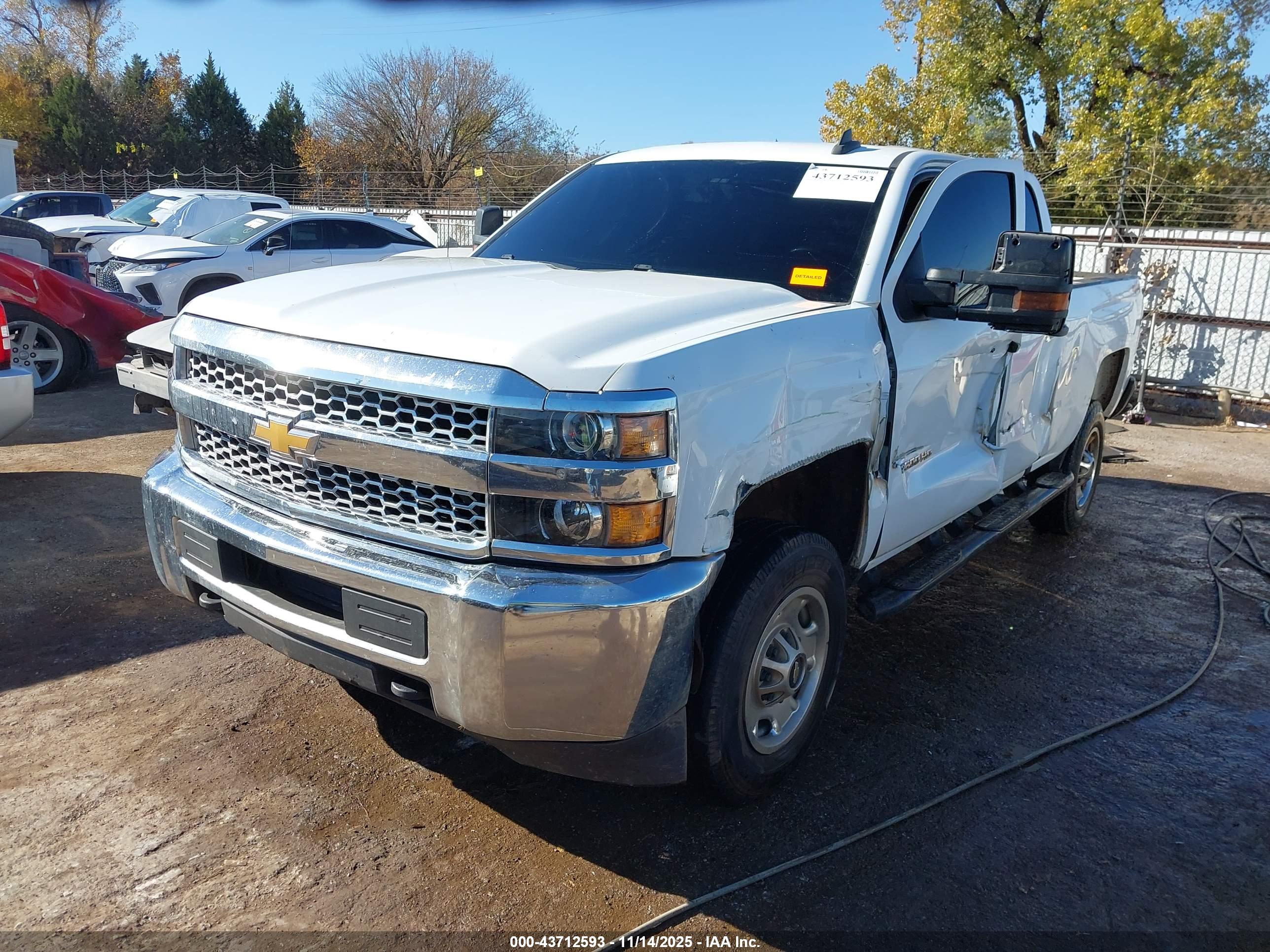 CHEVROLET SILVERADO image 2