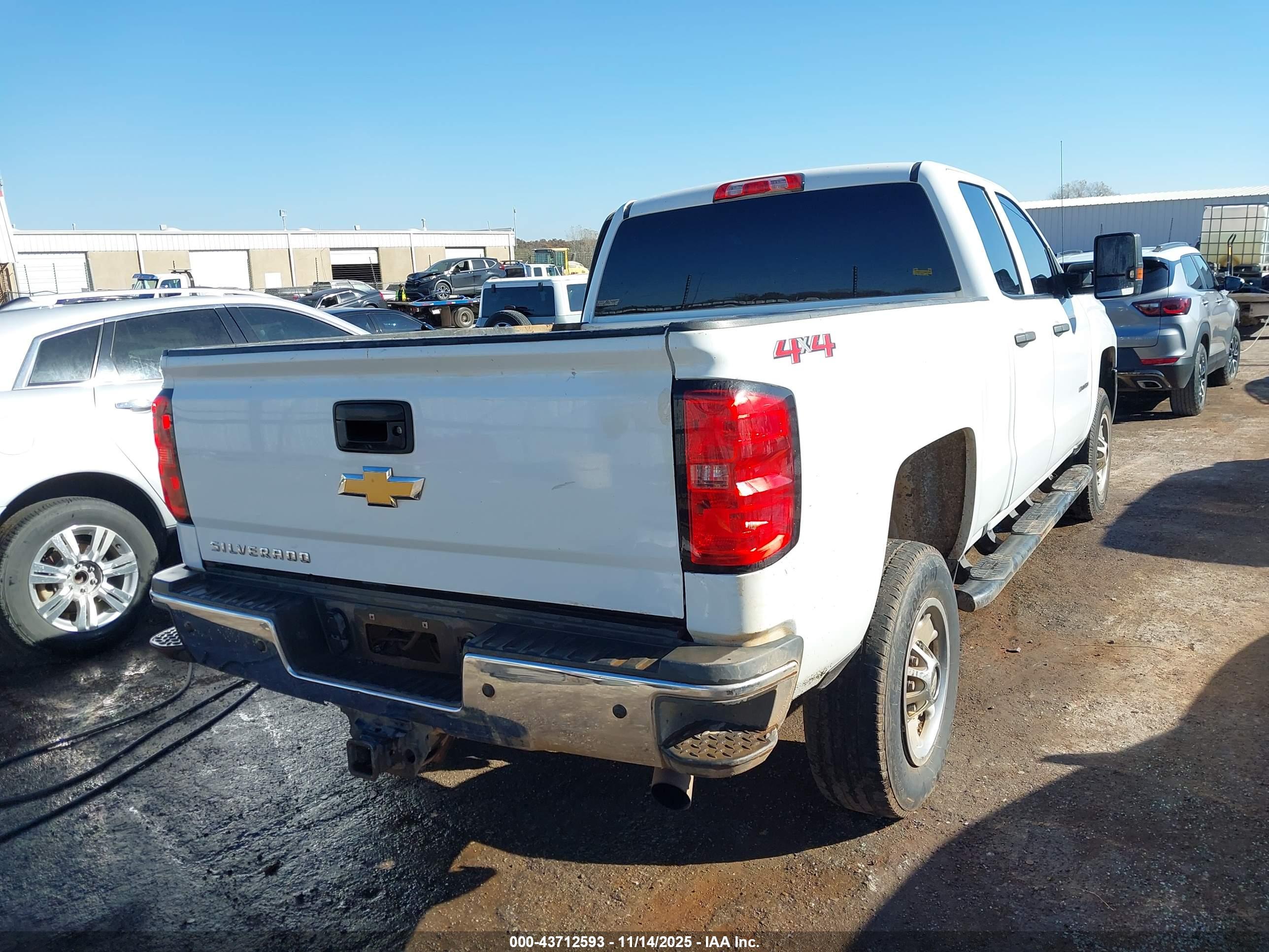 CHEVROLET SILVERADO image 4