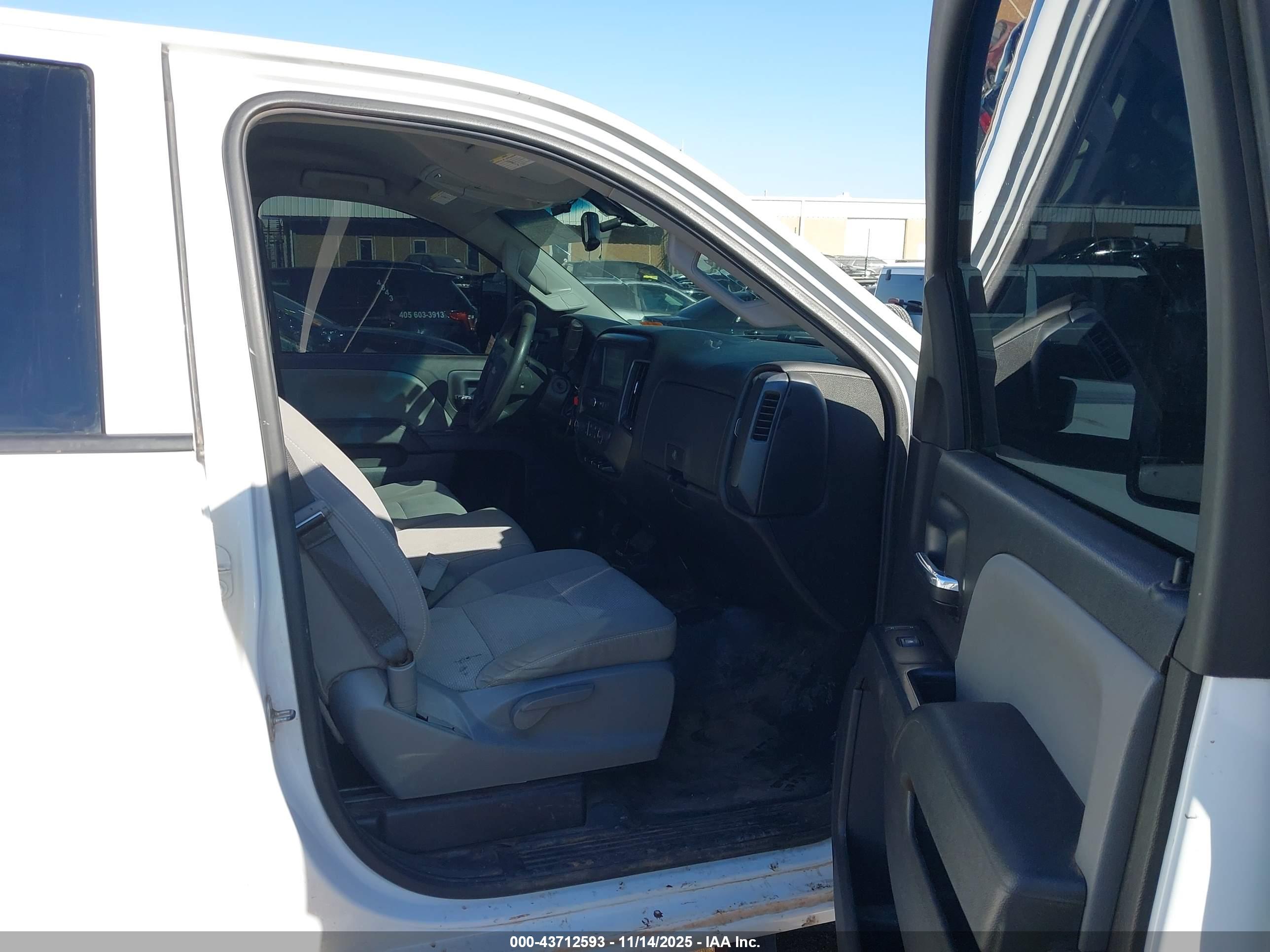 CHEVROLET SILVERADO image 5