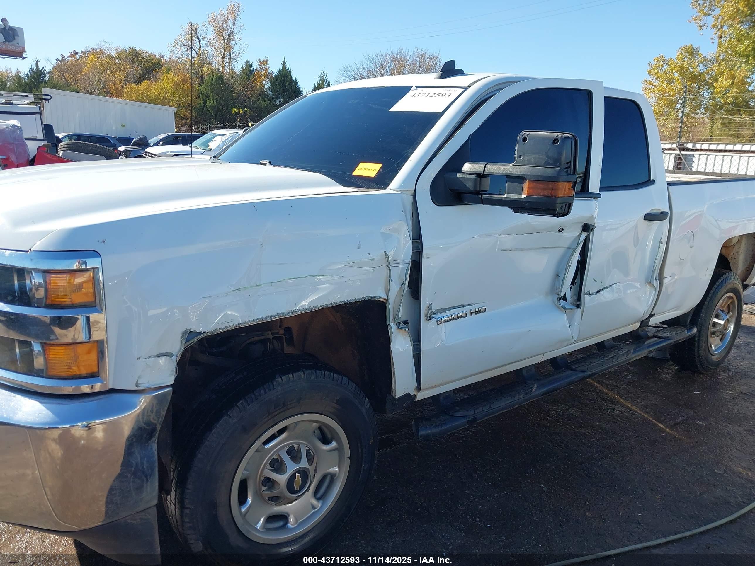 CHEVROLET SILVERADO image 6