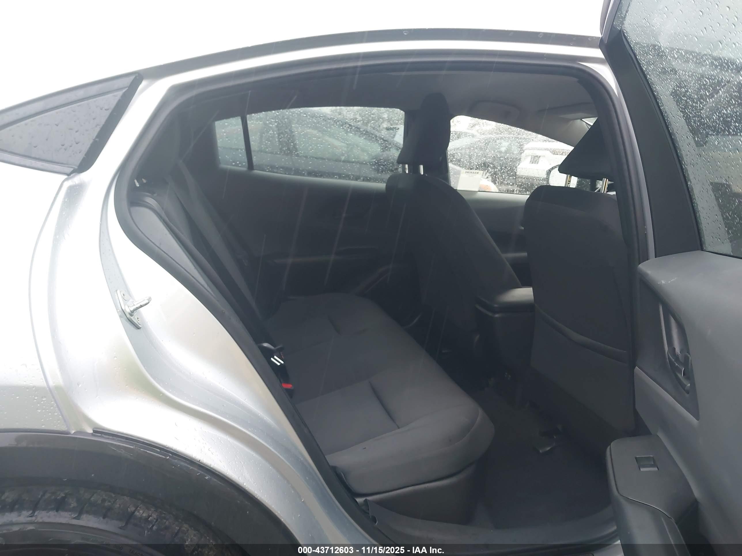 TOYOTA PRIUS image 8