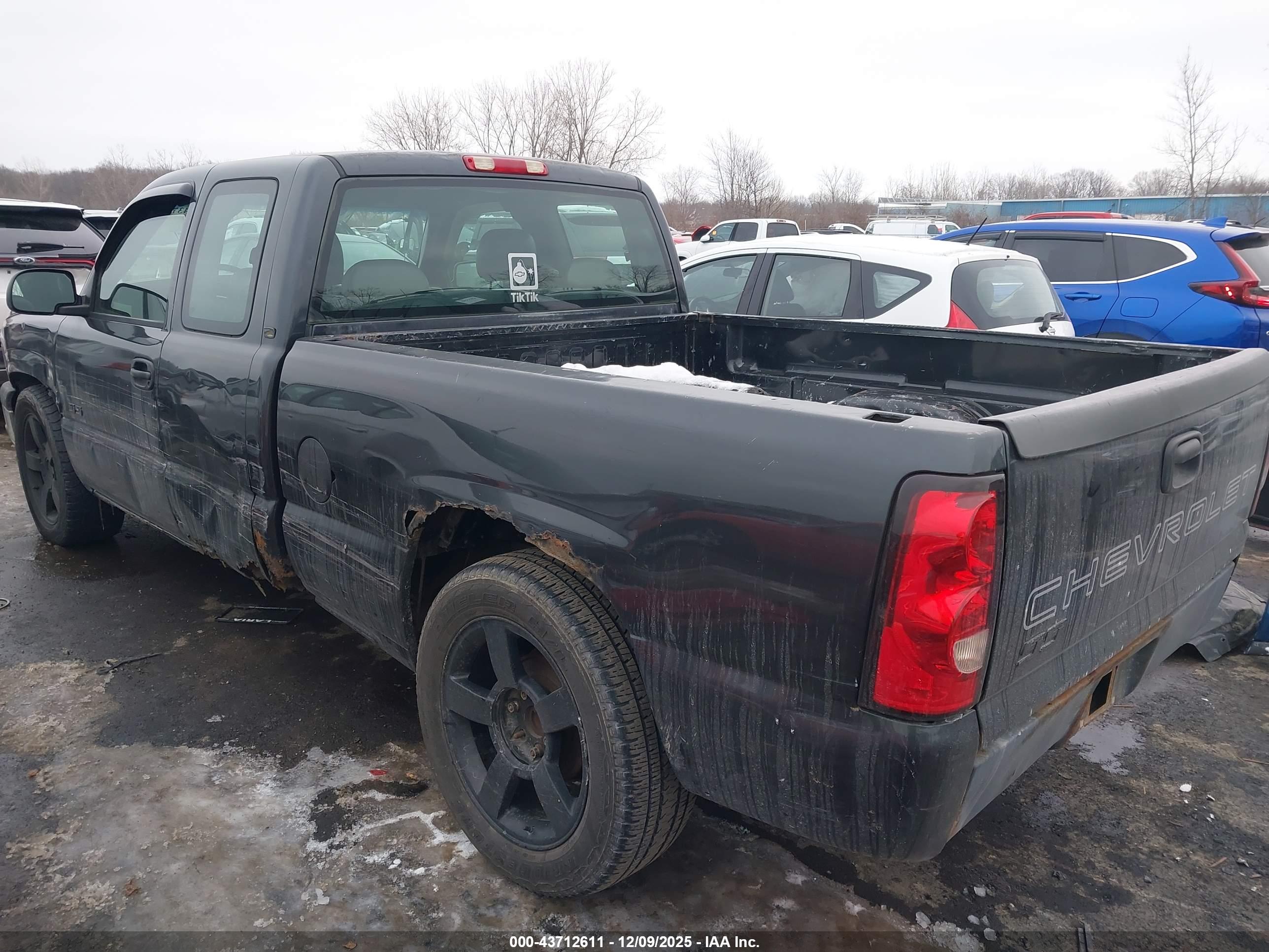 CHEVROLET SILVERADO image 3