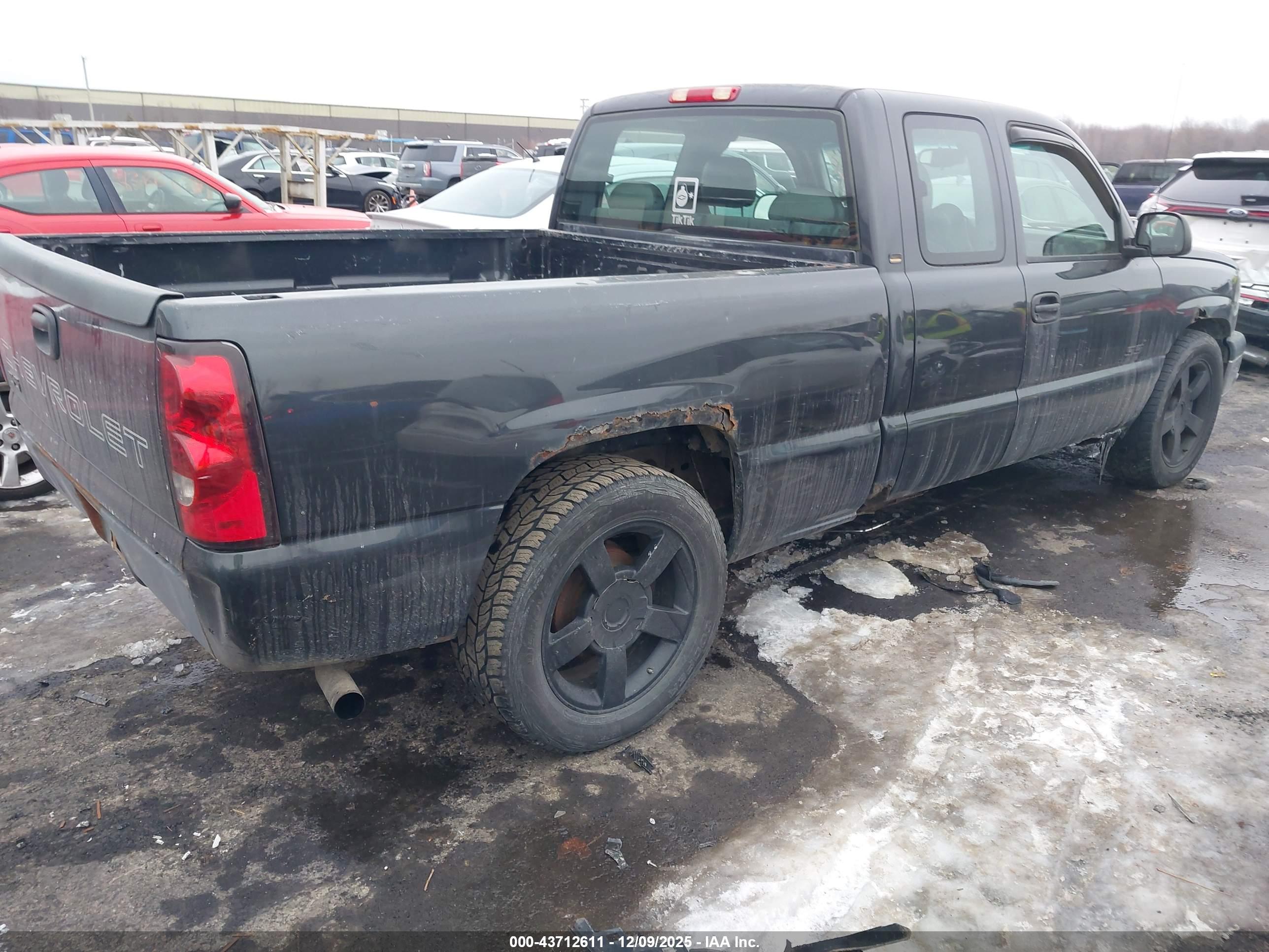 CHEVROLET SILVERADO image 4