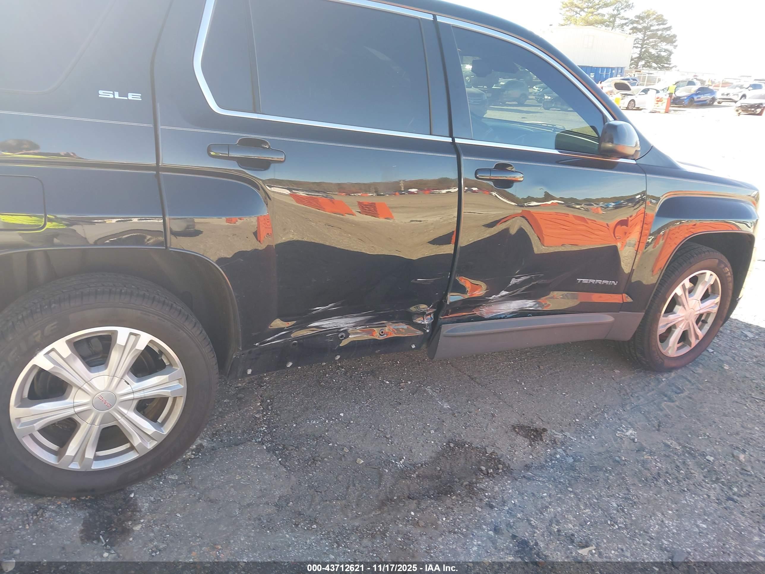 GMC TERRAIN image 6