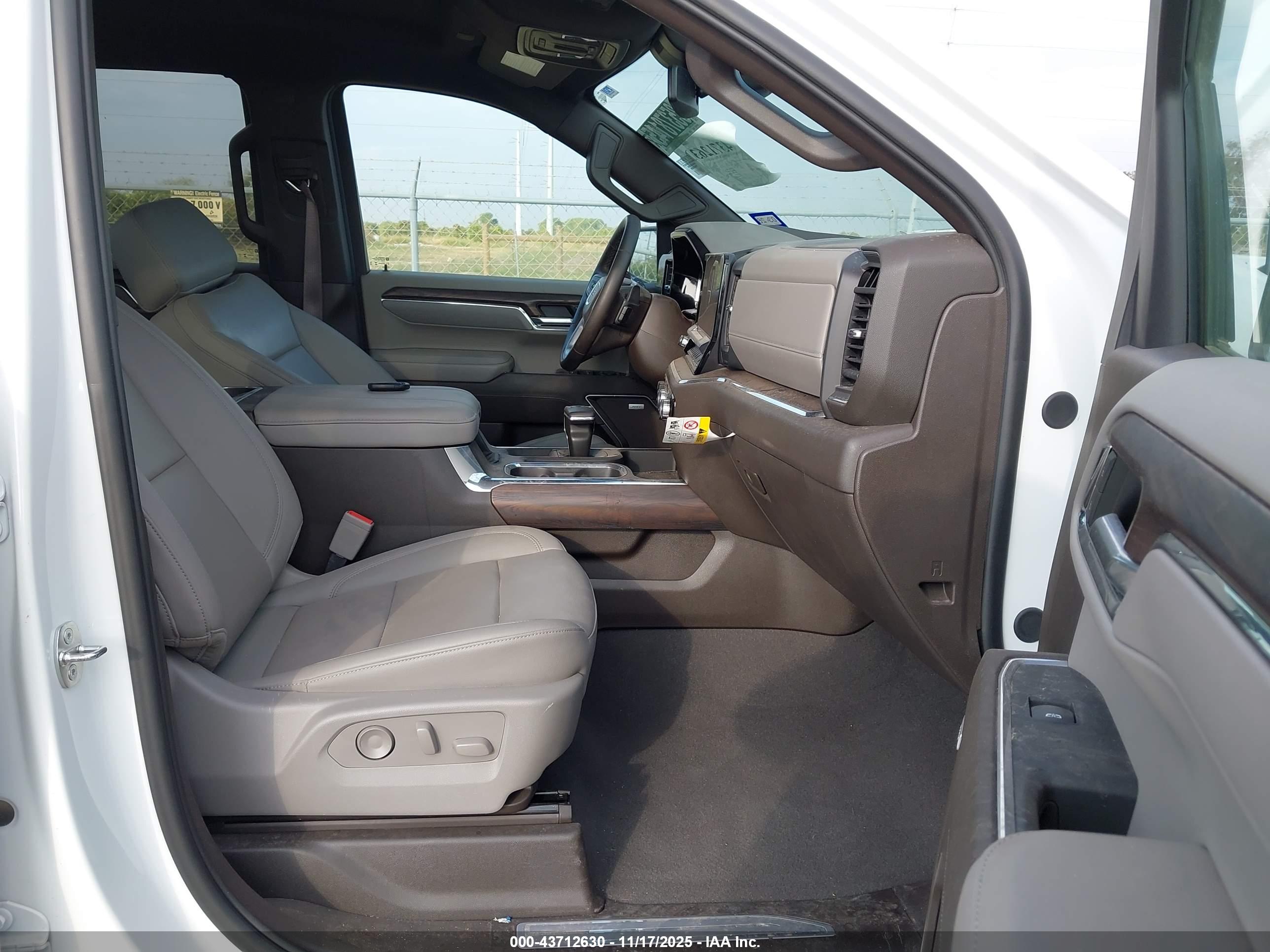 GMC SIERRA image 5