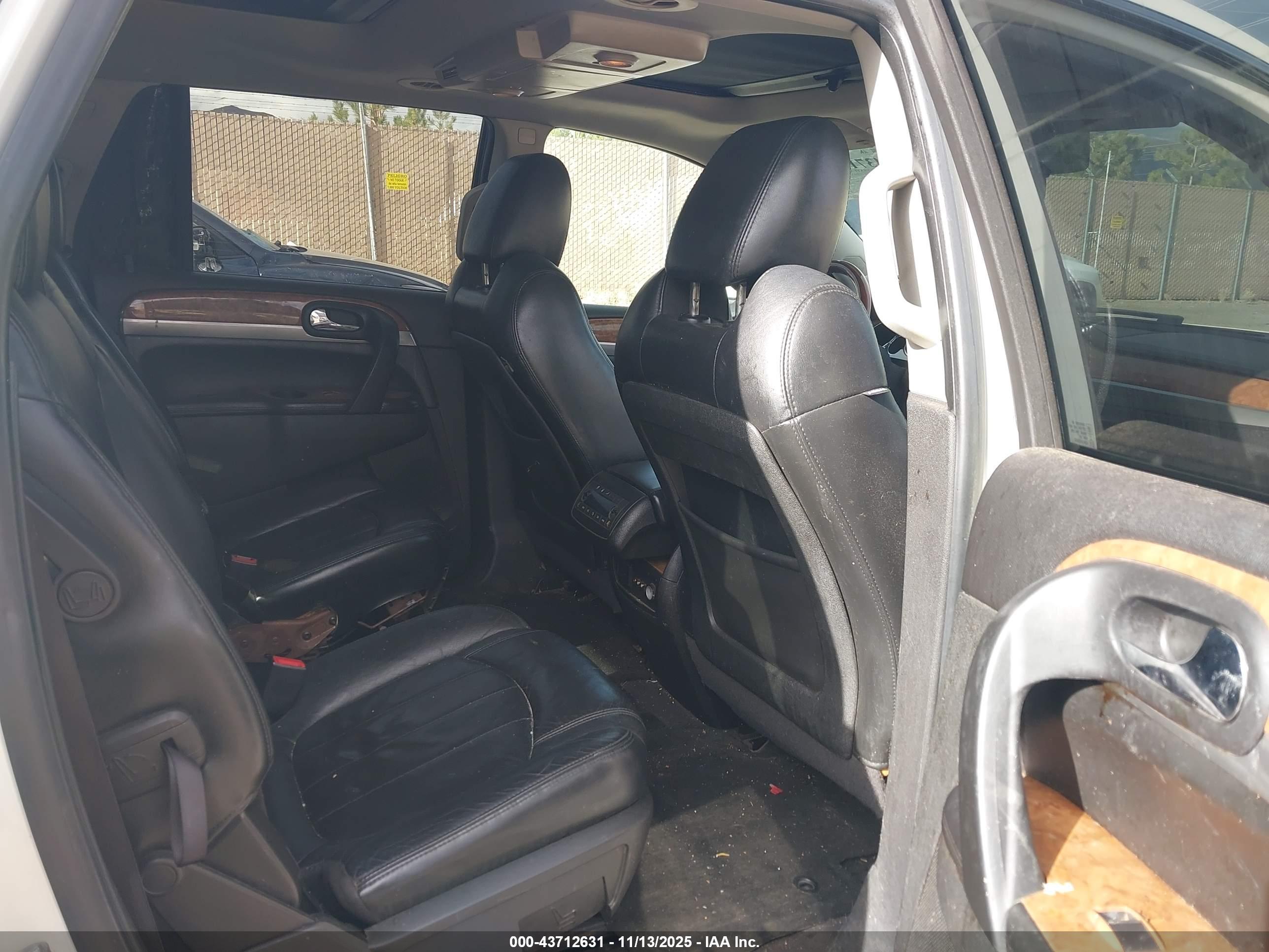 BUICK ENCLAVE image 8