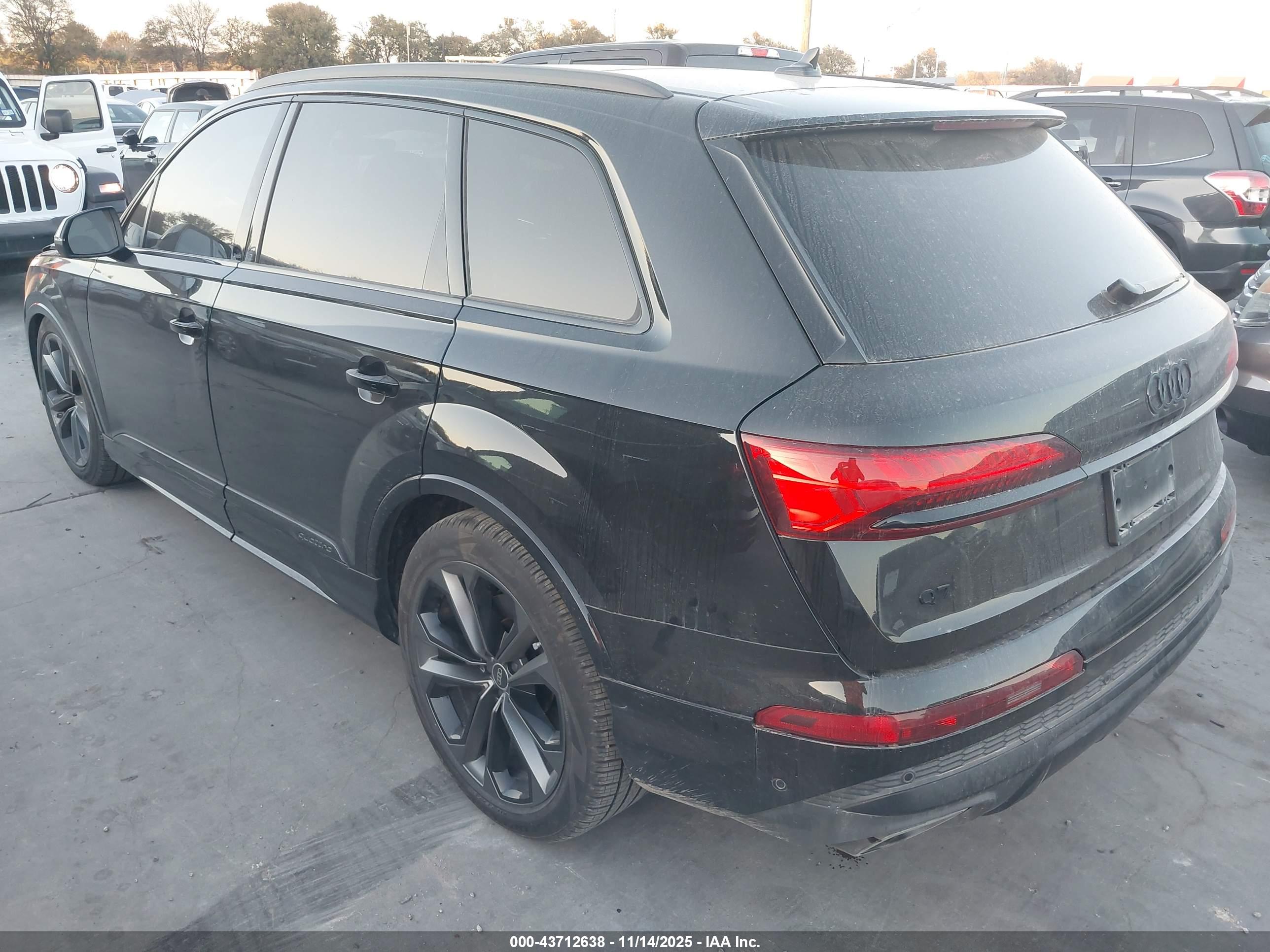AUDI Q7 image 3