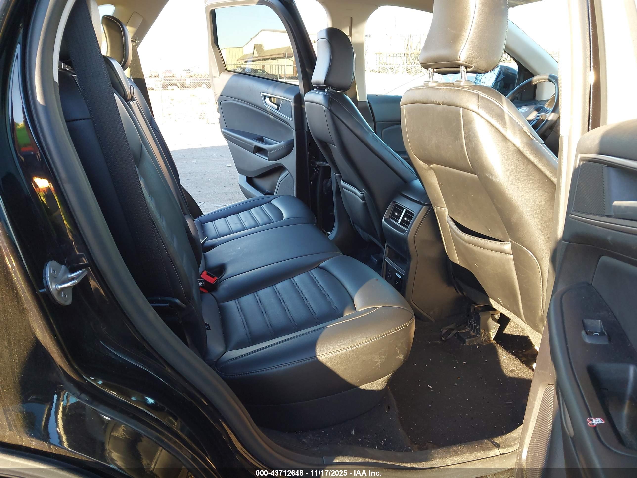 FORD EDGE image 8