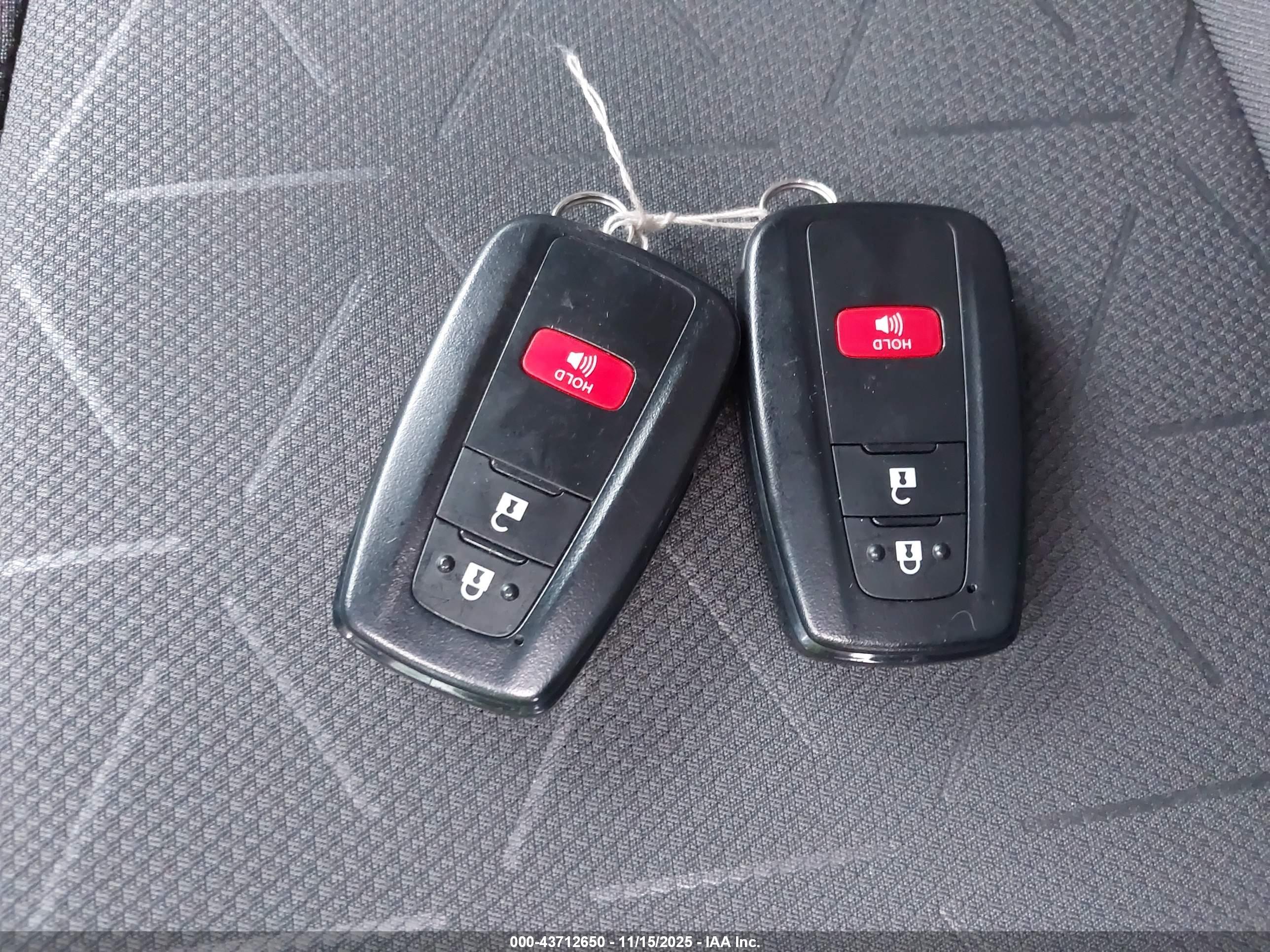 TOYOTA RAV4 image 11