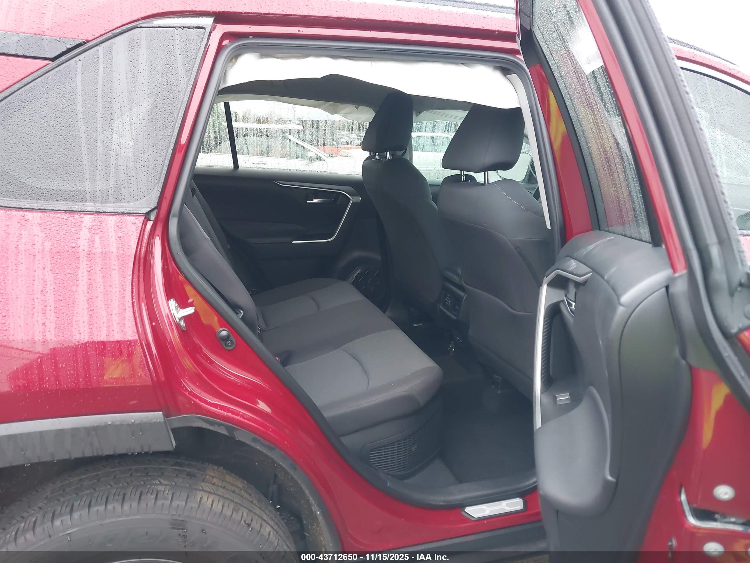 TOYOTA RAV4 image 8