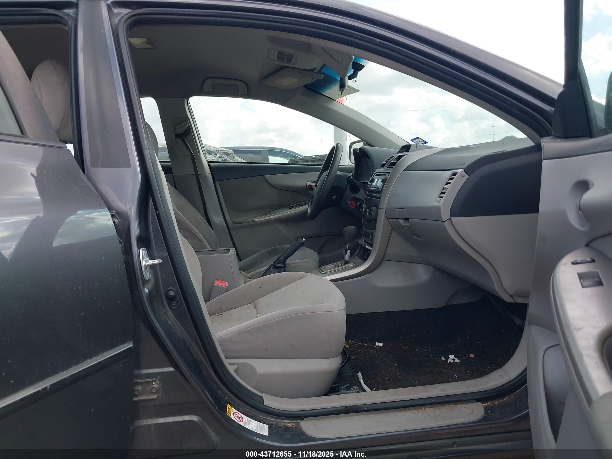 TOYOTA COROLLA image 5