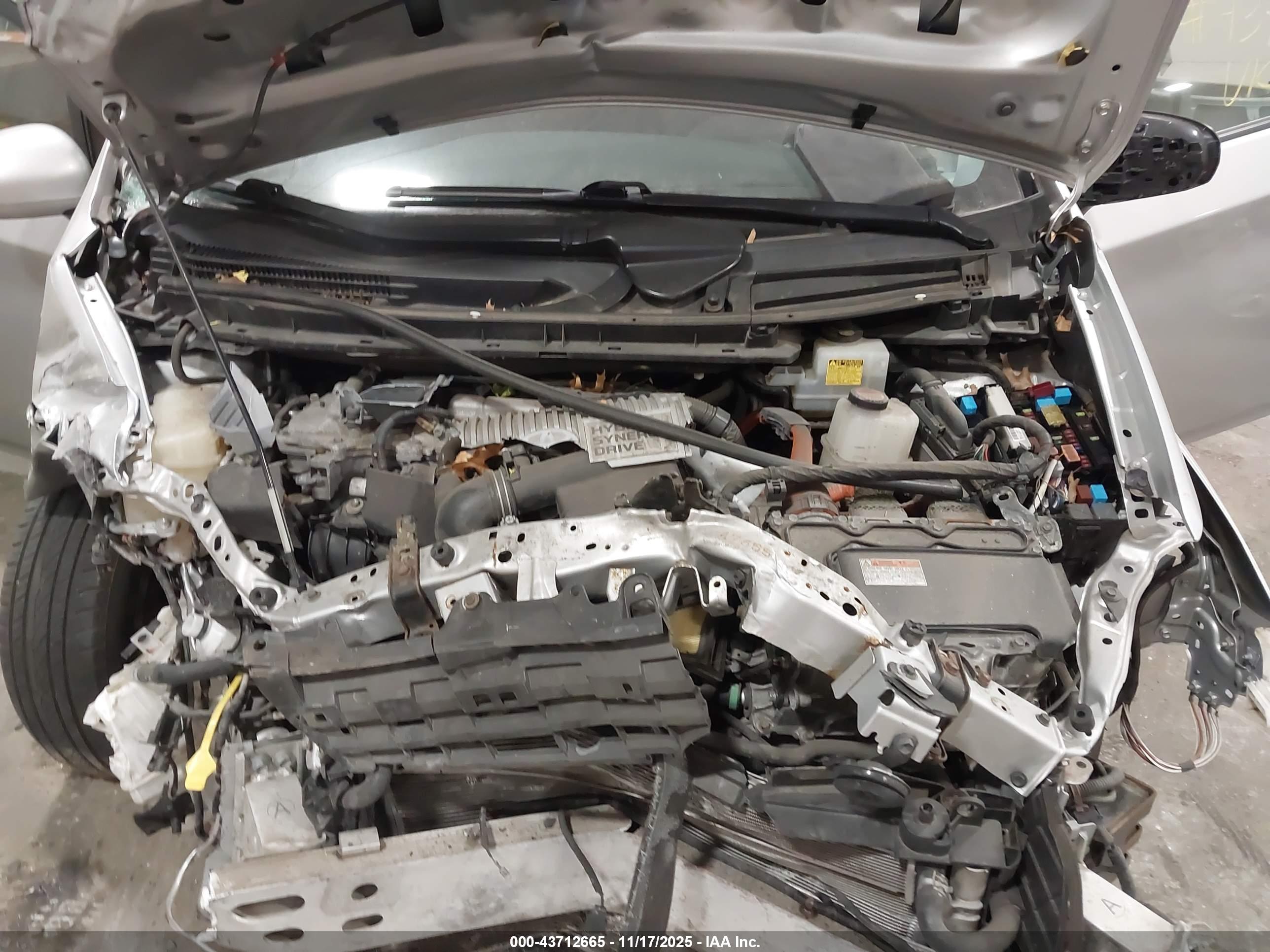TOYOTA PRIUS image 10