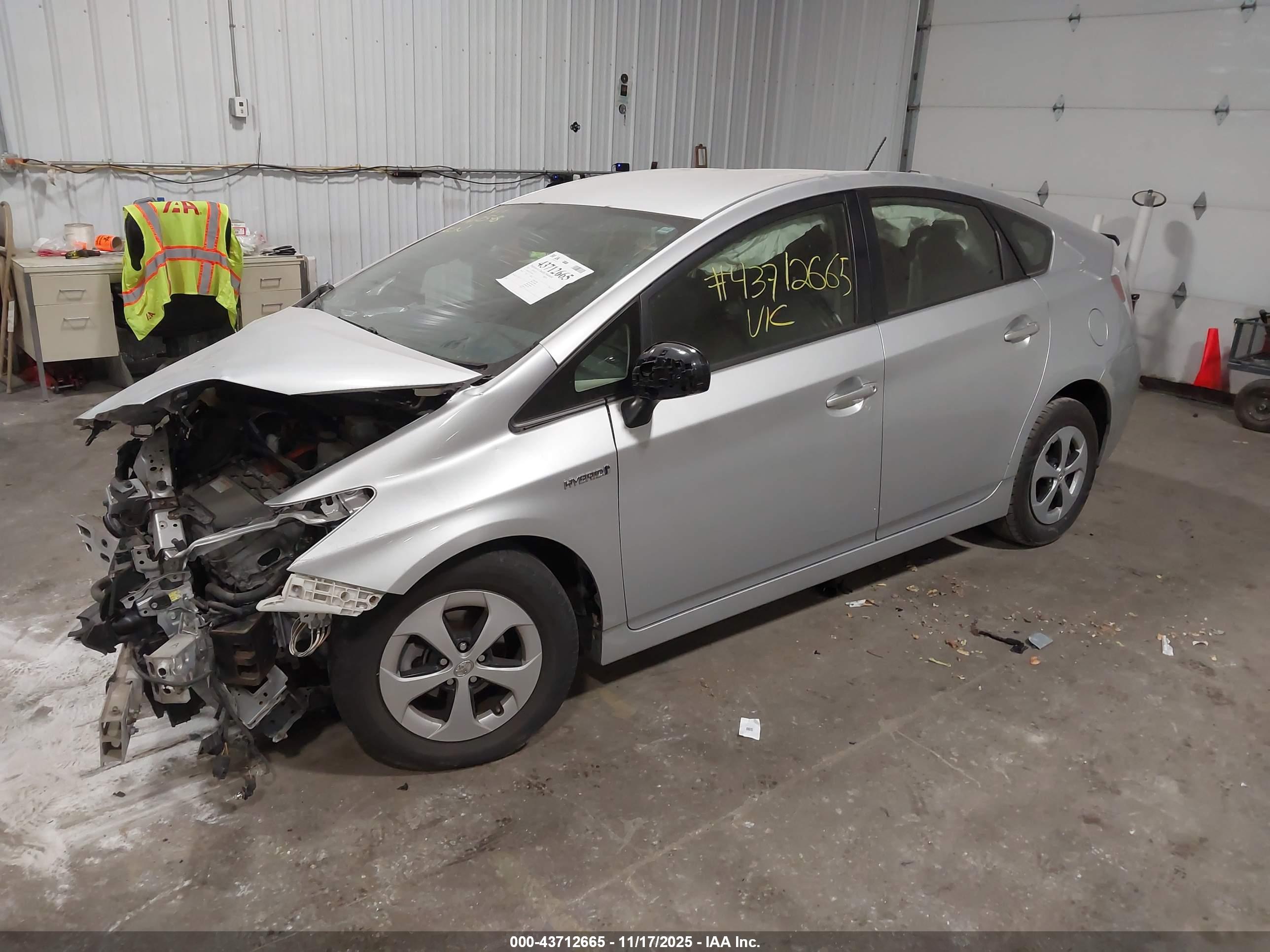 TOYOTA PRIUS image 2