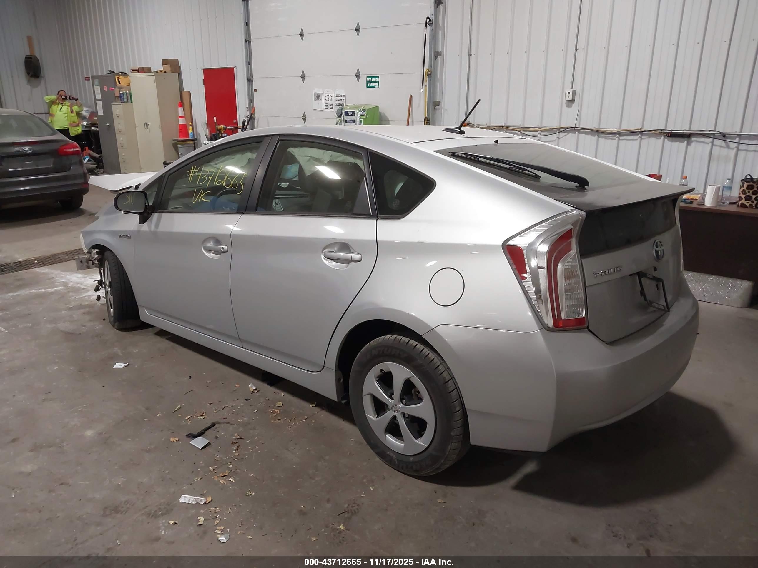 TOYOTA PRIUS image 3