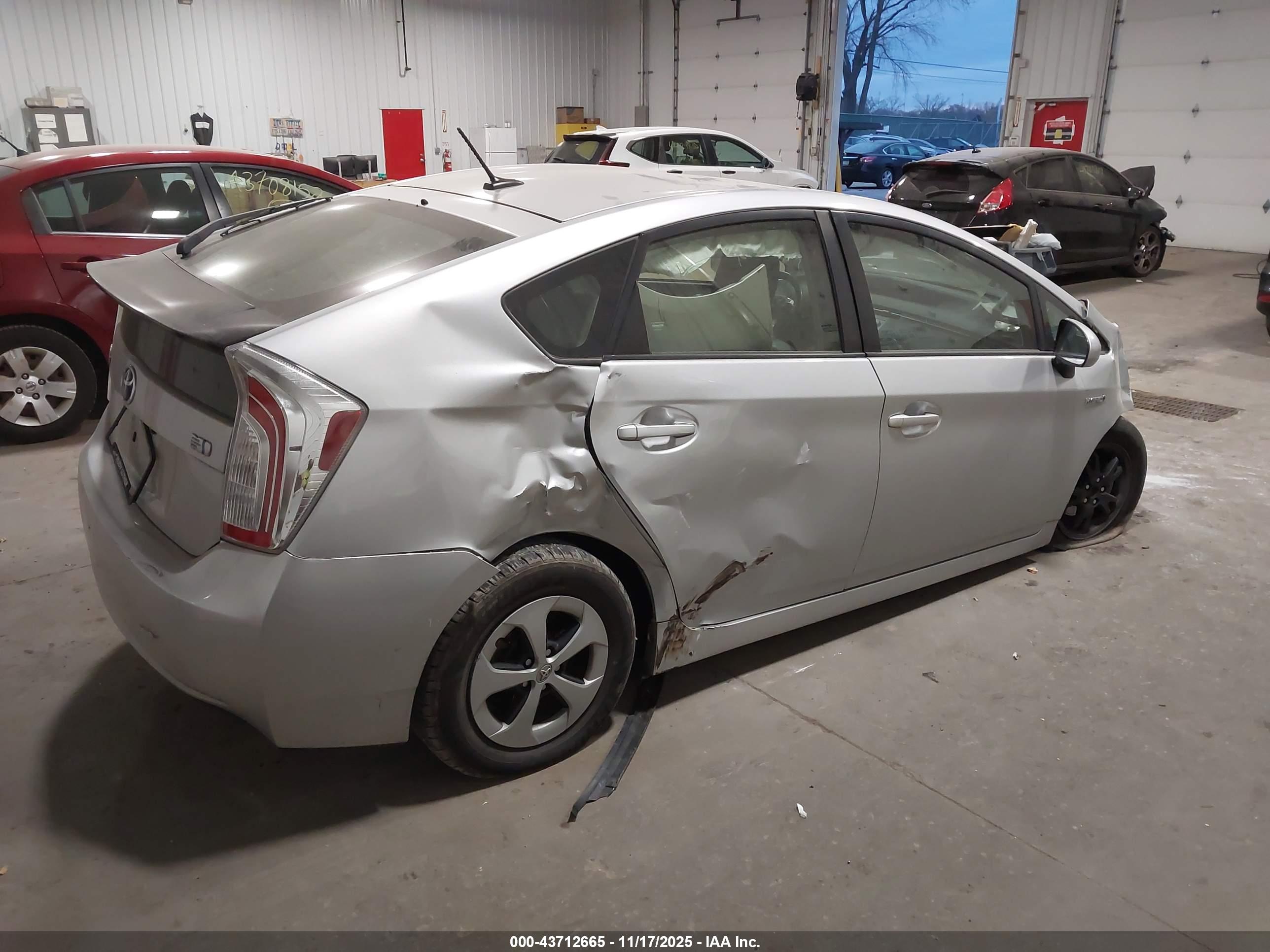 TOYOTA PRIUS image 4