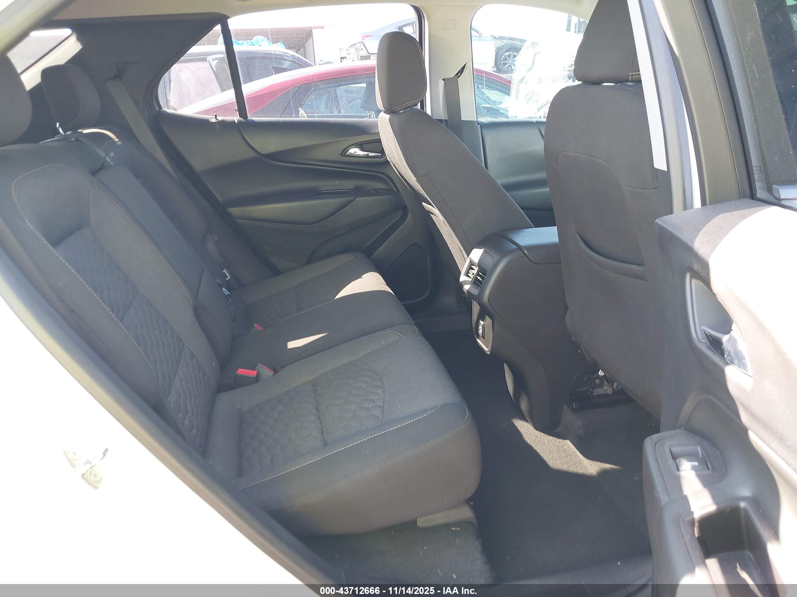 CHEVROLET EQUINOX image 8