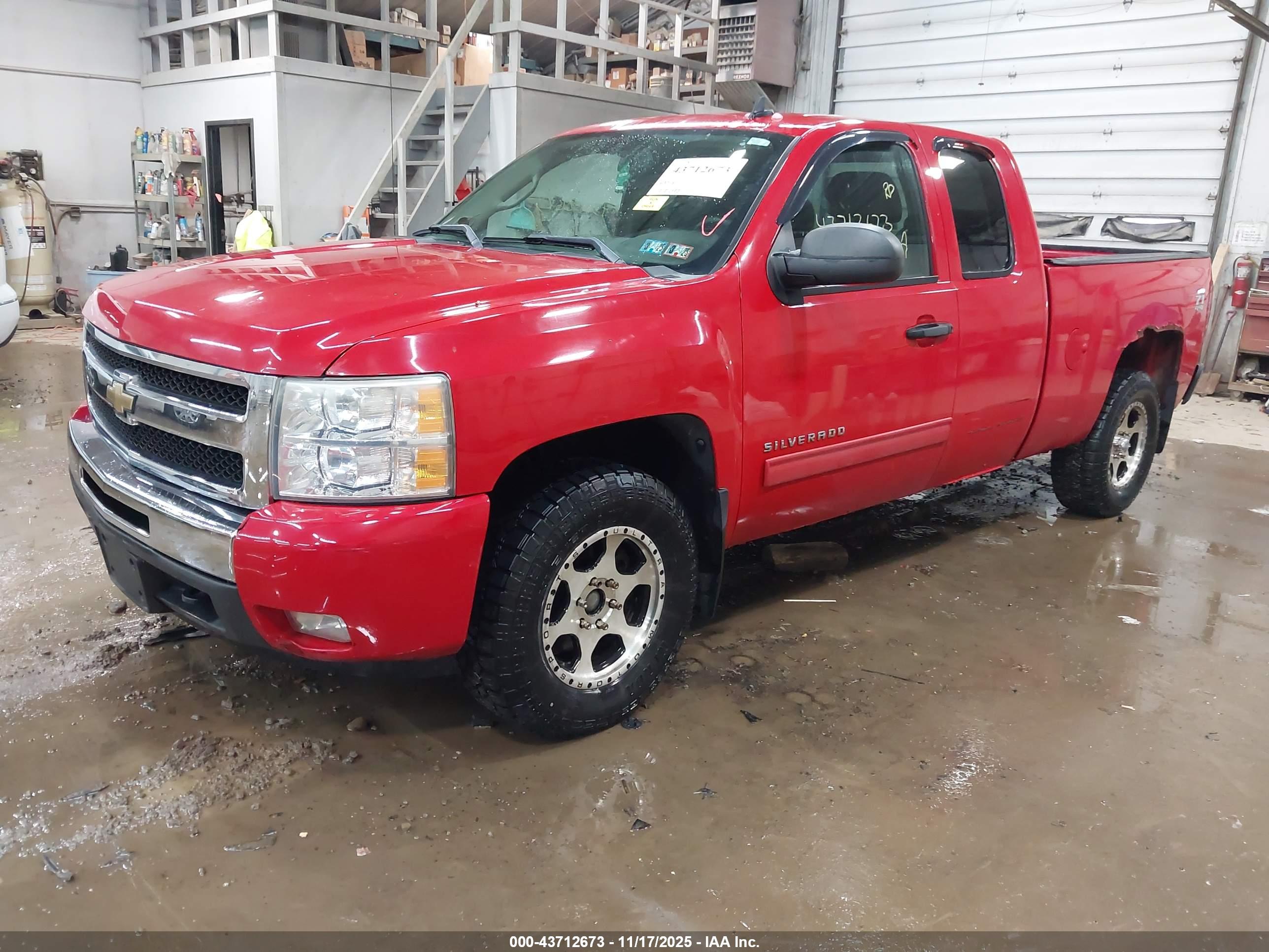 CHEVROLET SILVERADO image 2