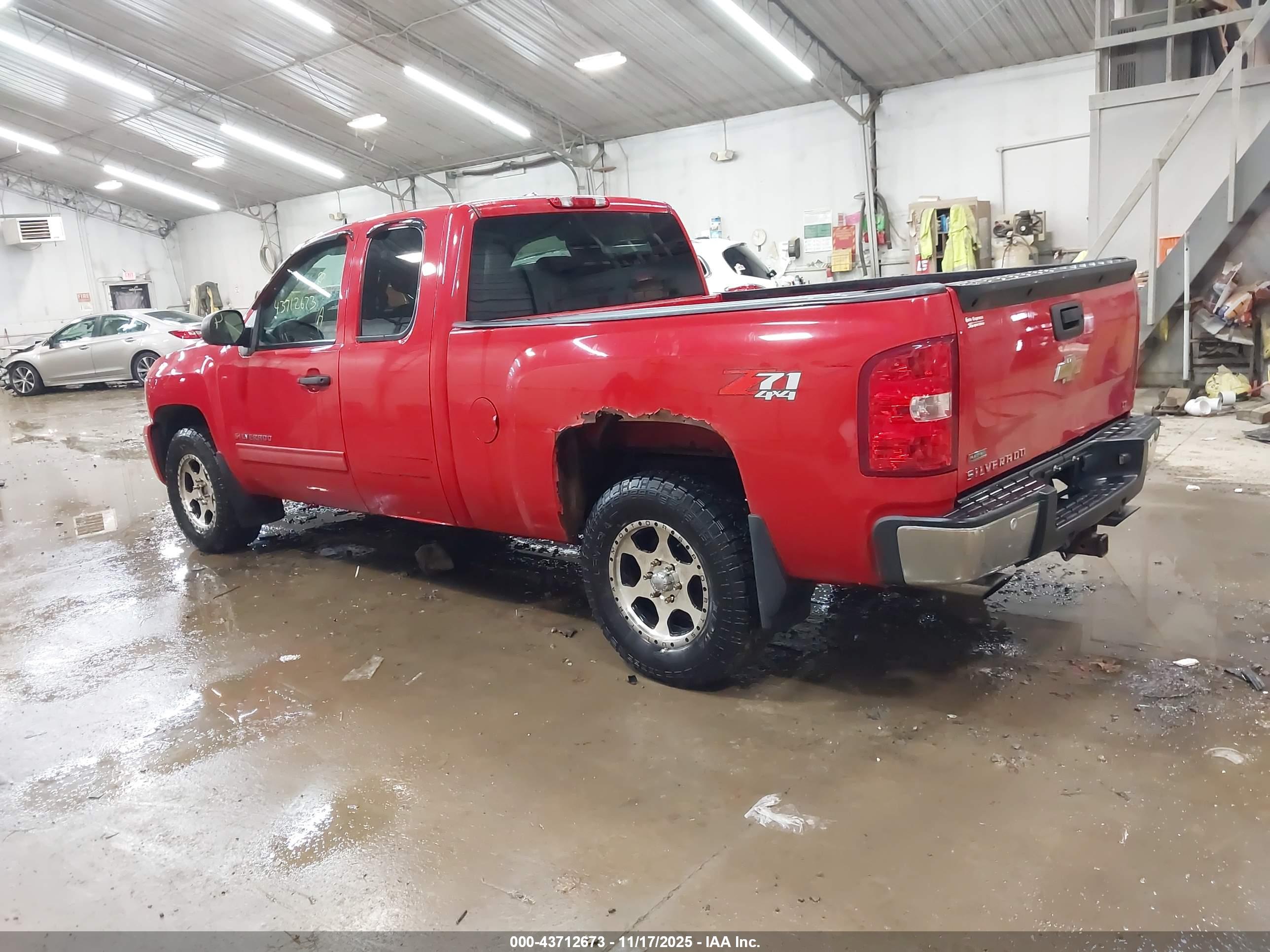 CHEVROLET SILVERADO image 3