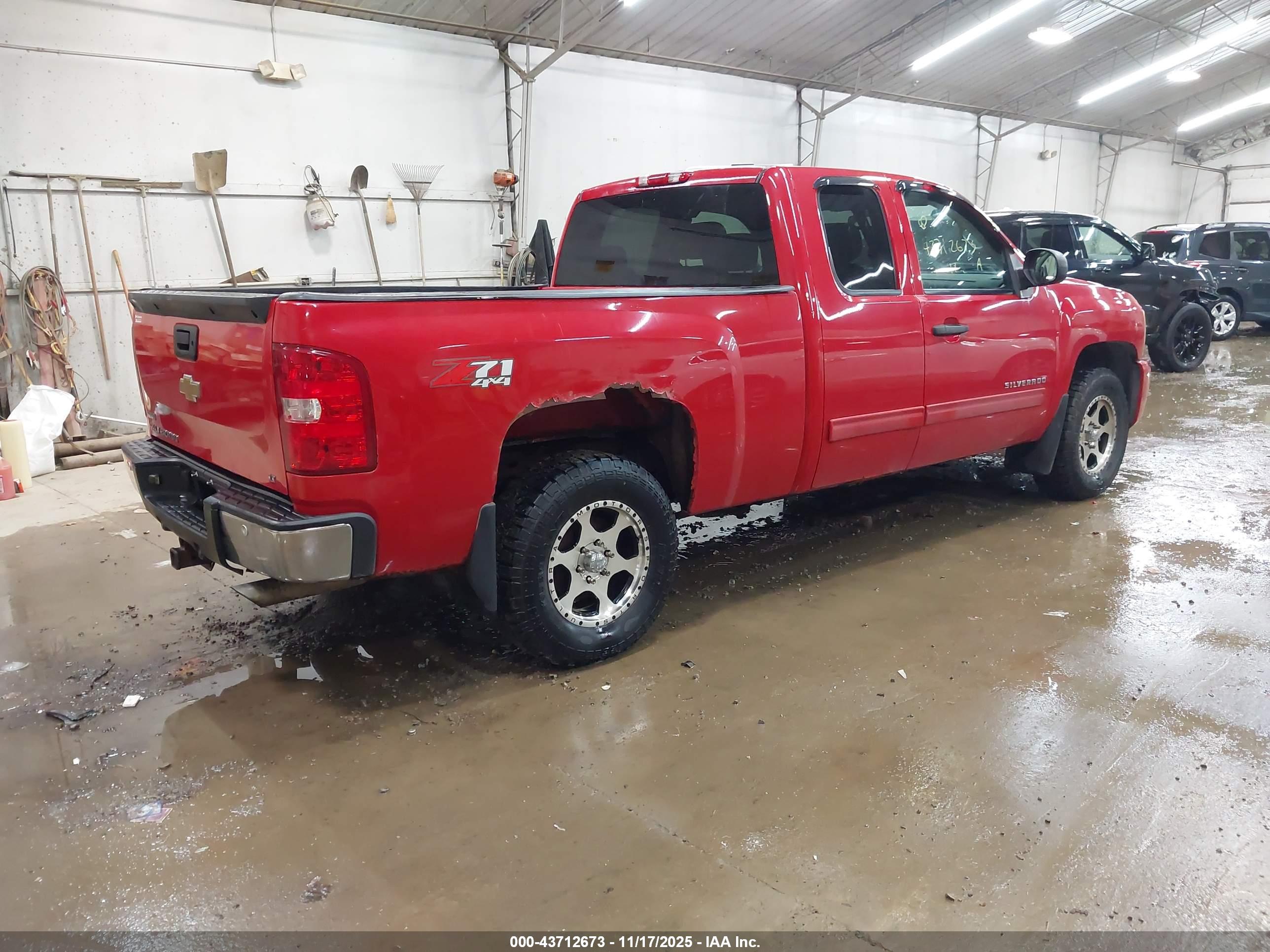 CHEVROLET SILVERADO image 4