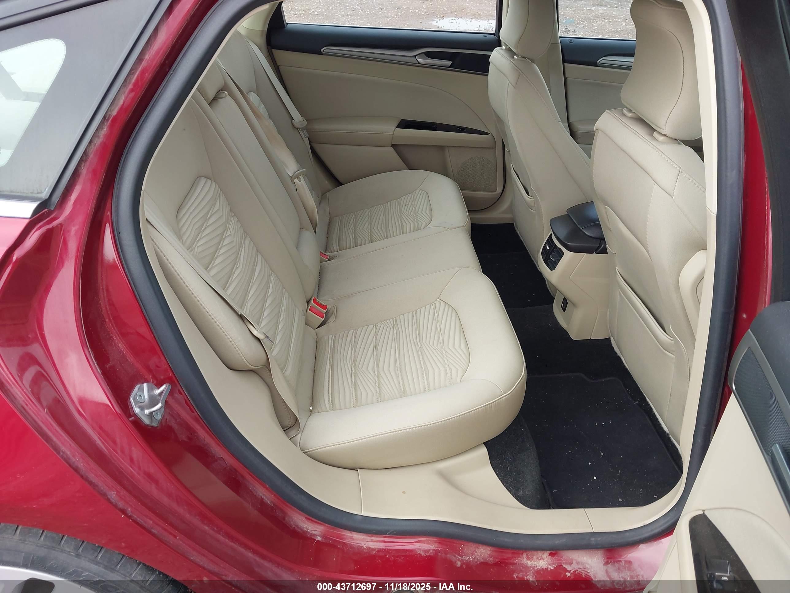 FORD FUSION image 8