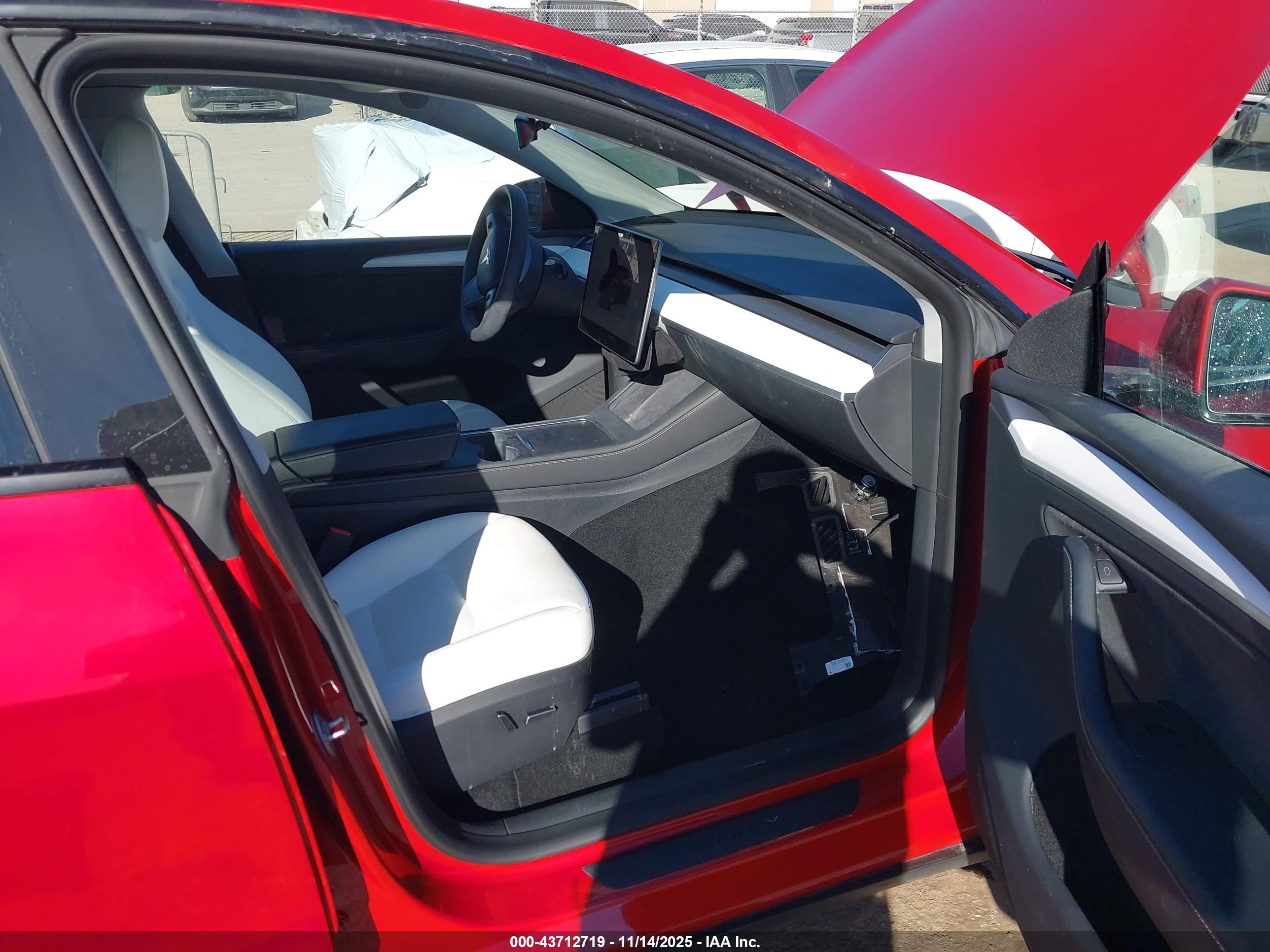 TESLA MODEL image 5