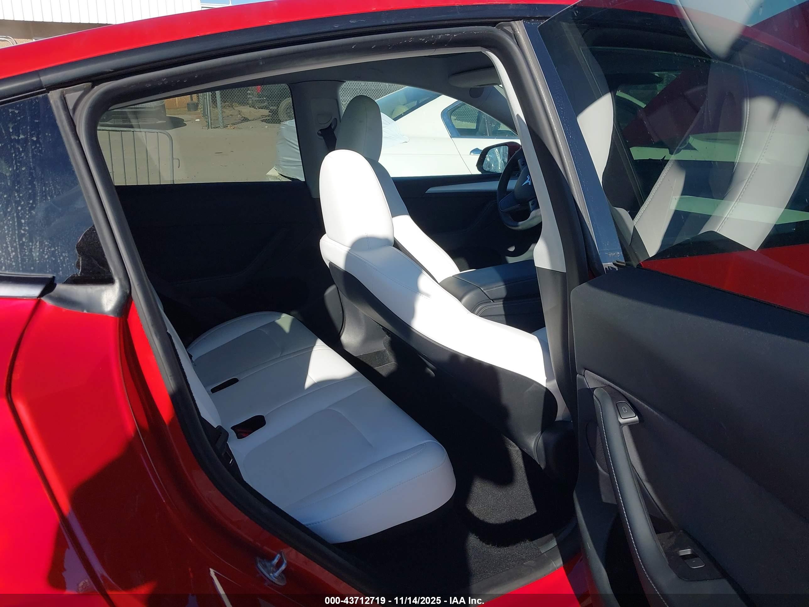 TESLA MODEL image 8